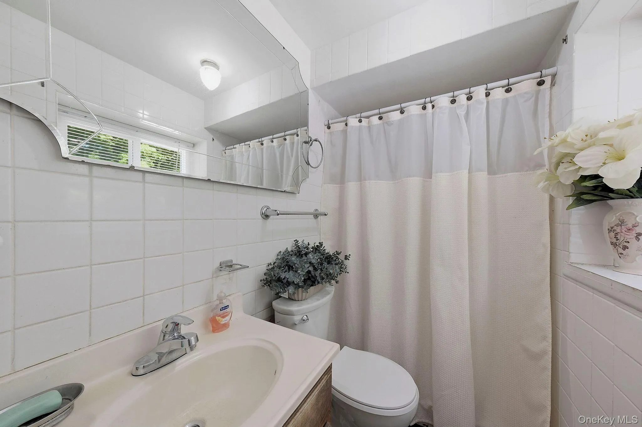 Lower-Level Full Bathroom Lower-Level Full Bathroom