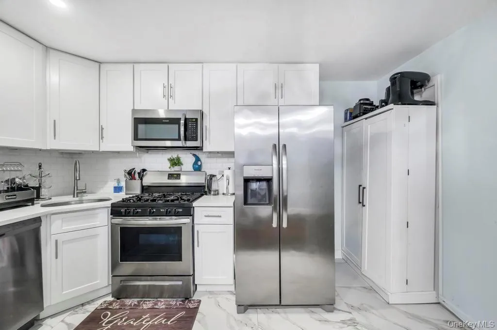 17826 Zoller Road, New York, NY, 3 Bedrooms Bedrooms, 8 Rooms Rooms,1 BathroomBathrooms,Residential,For Rent,Zoller,0,1028044 17826 Zoller Road, New York, NY, 3 Bedrooms Bedrooms, 8 Rooms Rooms,1 BathroomBathrooms,Residential,For Rent,Zoller,0,1028044
