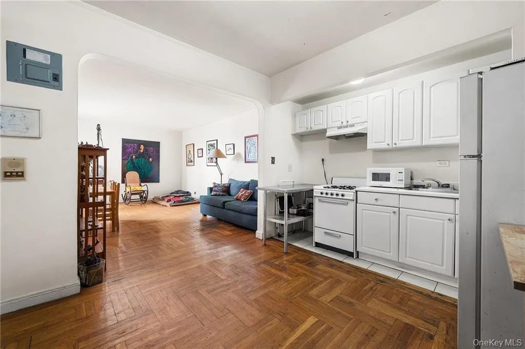 3015 Riverdale Avenue, New York, NY, 1 Bedroom Bedrooms, 3 Rooms Rooms,1 BathroomBathrooms,Residential,For Rent,Riverdale,0,1028046 3015 Riverdale Avenue, New York, NY, 1 Bedroom Bedrooms, 3 Rooms Rooms,1 BathroomBathrooms,Residential,For Rent,Riverdale,0,1028046