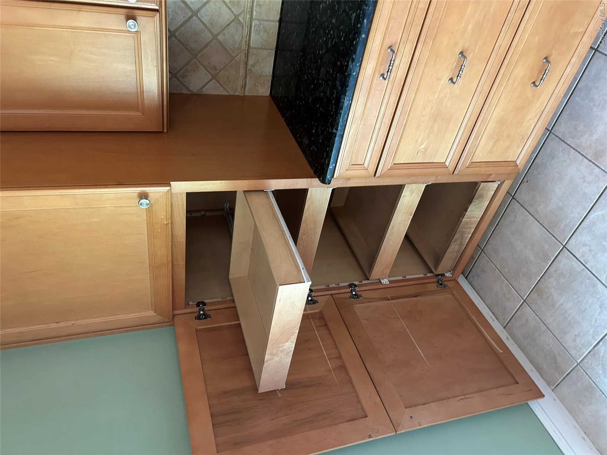 Roll out cabinet Roll out cabinet