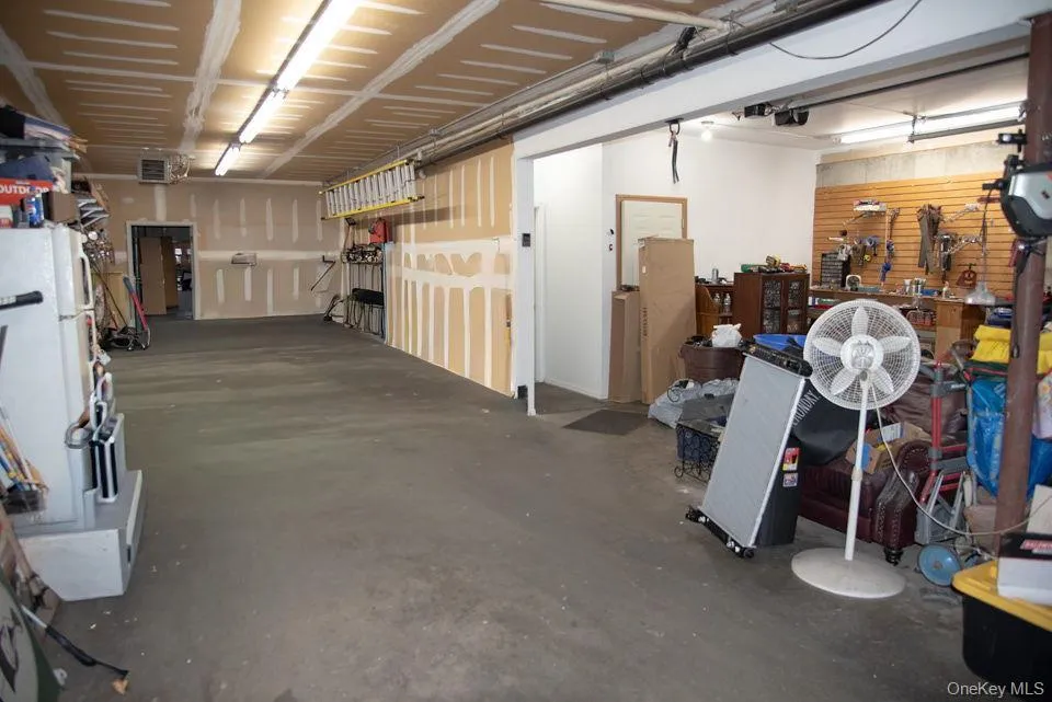 Over sized 3 car garage Over sized 3 car garage