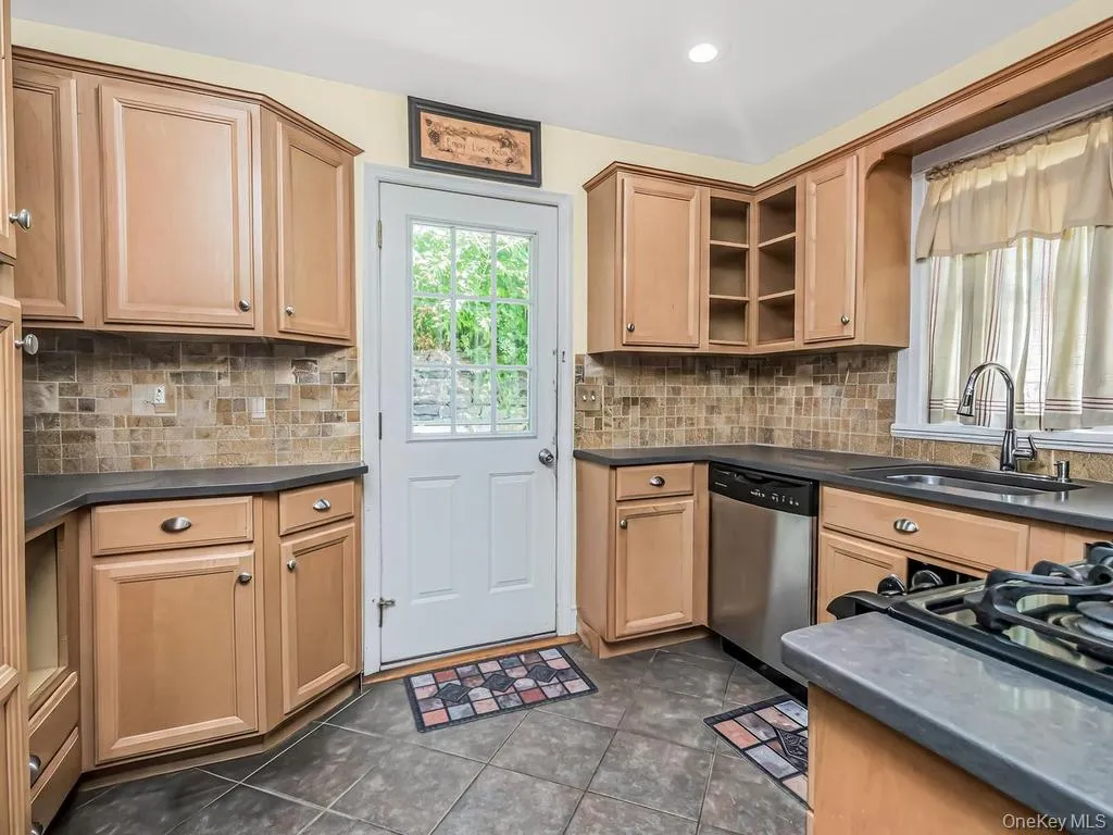 29 Washington Avenue, Greenburgh, NY, 3 Bedrooms Bedrooms, 6 Rooms Rooms,2 BathroomsBathrooms,Residential,For Rent,Washington,0,1028072 29 Washington Avenue, Greenburgh, NY, 3 Bedrooms Bedrooms, 6 Rooms Rooms,2 BathroomsBathrooms,Residential,For Rent,Washington,0,1028072