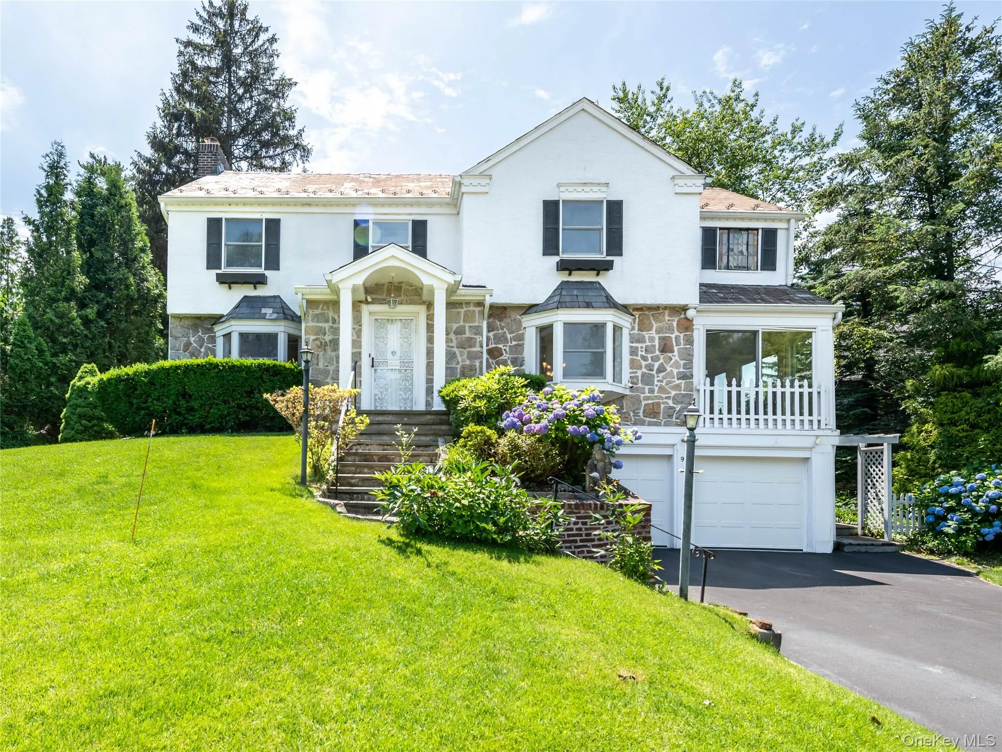 91 Pickwick Road, North Hempstead, NY, 4 Bedroom Bedrooms, 9 Room Rooms,3 BathroomBathrooms,Residential Lease,For Rent,Pickwick,0,1028075 91 Pickwick Road, North Hempstead, NY, 4 Bedroom Bedrooms, 9 Room Rooms,3 BathroomBathrooms,Residential Lease,For Rent,Pickwick,0,1028075