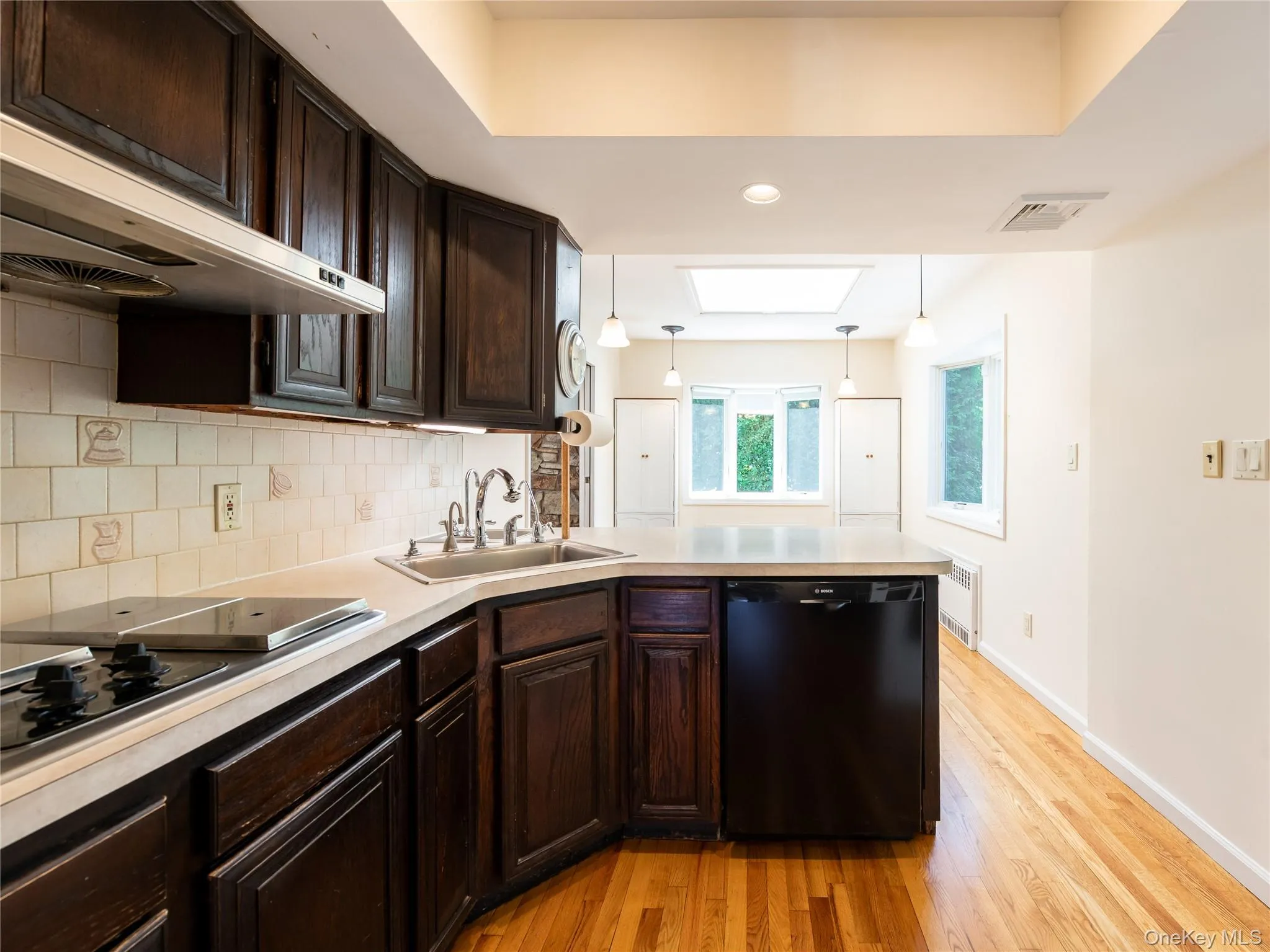 91 Pickwick Road, North Hempstead, NY, 4 Bedrooms Bedrooms, 9 Rooms Rooms,3 BathroomsBathrooms,Residential Lease,For Rent,Pickwick,0,1028075 91 Pickwick Road, North Hempstead, NY, 4 Bedrooms Bedrooms, 9 Rooms Rooms,3 BathroomsBathrooms,Residential Lease,For Rent,Pickwick,0,1028075