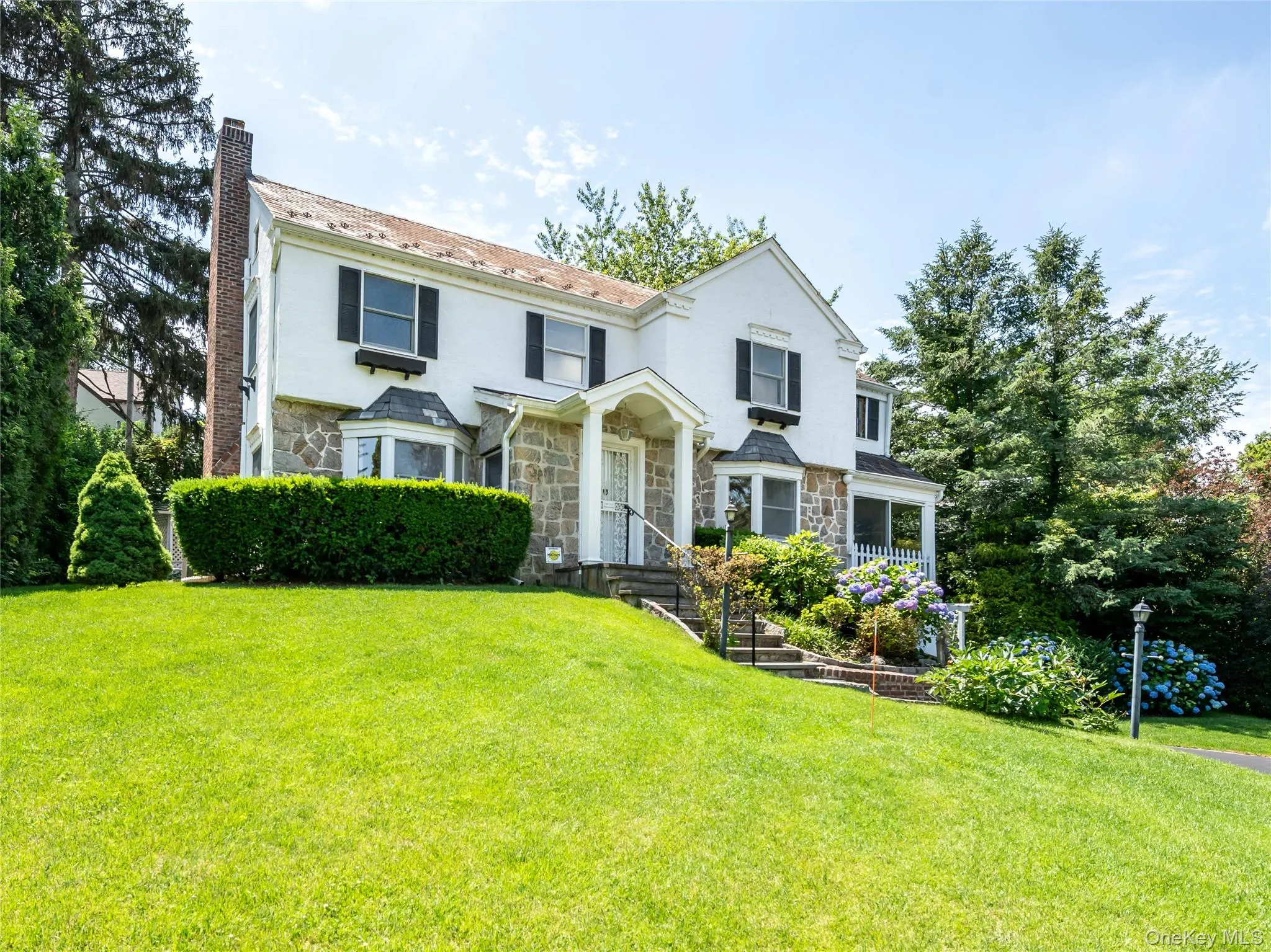 91 Pickwick Road, North Hempstead, NY, 4 Bedroom Bedrooms, 9 Room Rooms,3 BathroomBathrooms,Residential Lease,For Rent,Pickwick,0,1028075 91 Pickwick Road, North Hempstead, NY, 4 Bedroom Bedrooms, 9 Room Rooms,3 BathroomBathrooms,Residential Lease,For Rent,Pickwick,0,1028075