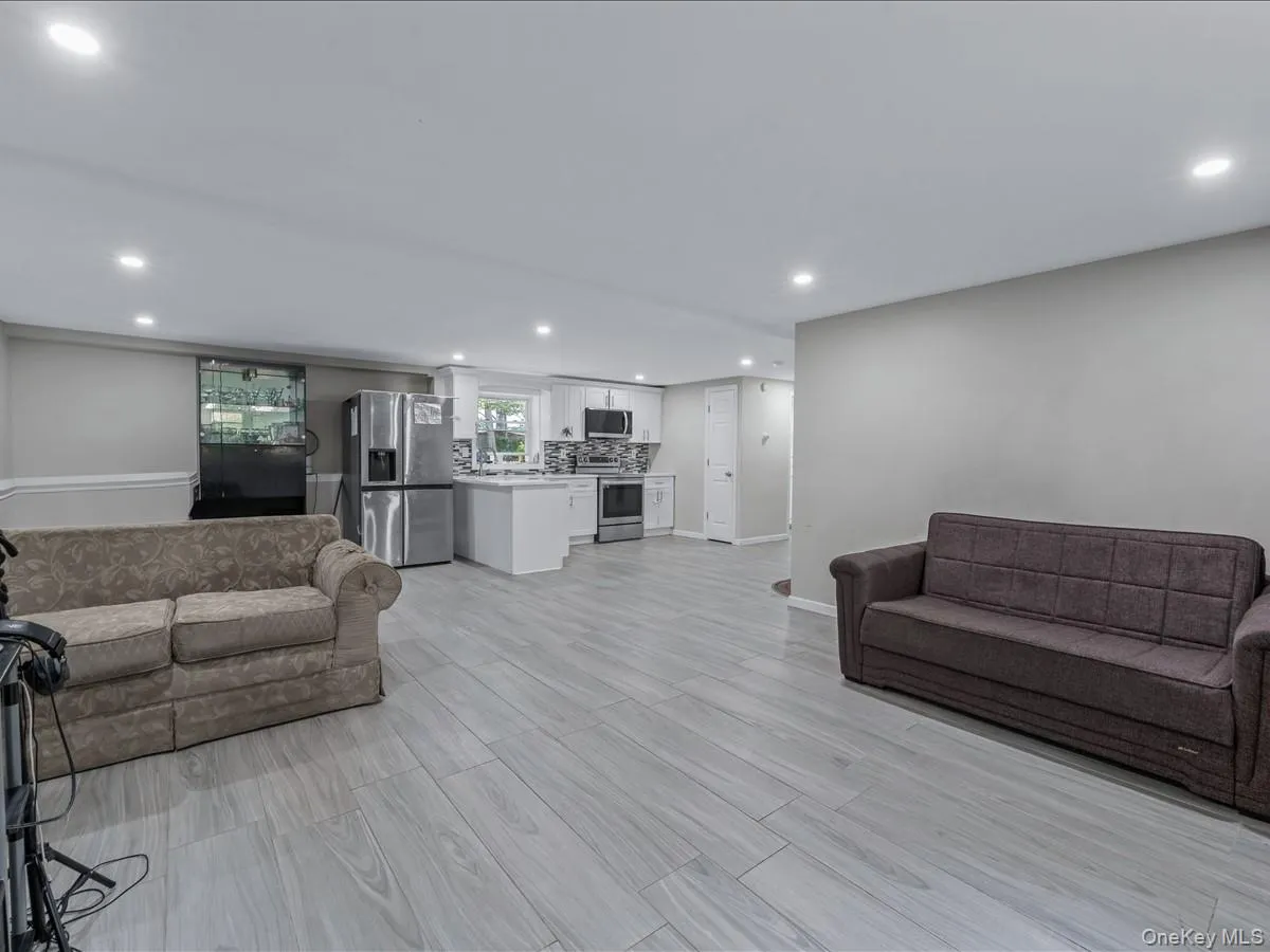 33 Winside Lane, Brookhaven, NY, 4 Bedrooms Bedrooms, 11 Rooms Rooms,3 BathroomsBathrooms,Residential,For Rent,Winside,0,1028079 33 Winside Lane, Brookhaven, NY, 4 Bedrooms Bedrooms, 11 Rooms Rooms,3 BathroomsBathrooms,Residential,For Rent,Winside,0,1028079