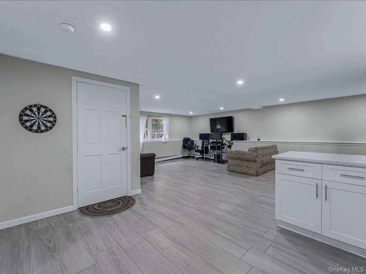33 Winside Lane, Brookhaven, NY, 4 Bedrooms Bedrooms, 11 Rooms Rooms,3 BathroomsBathrooms,Residential,For Rent,Winside,0,1028079 33 Winside Lane, Brookhaven, NY, 4 Bedrooms Bedrooms, 11 Rooms Rooms,3 BathroomsBathrooms,Residential,For Rent,Winside,0,1028079