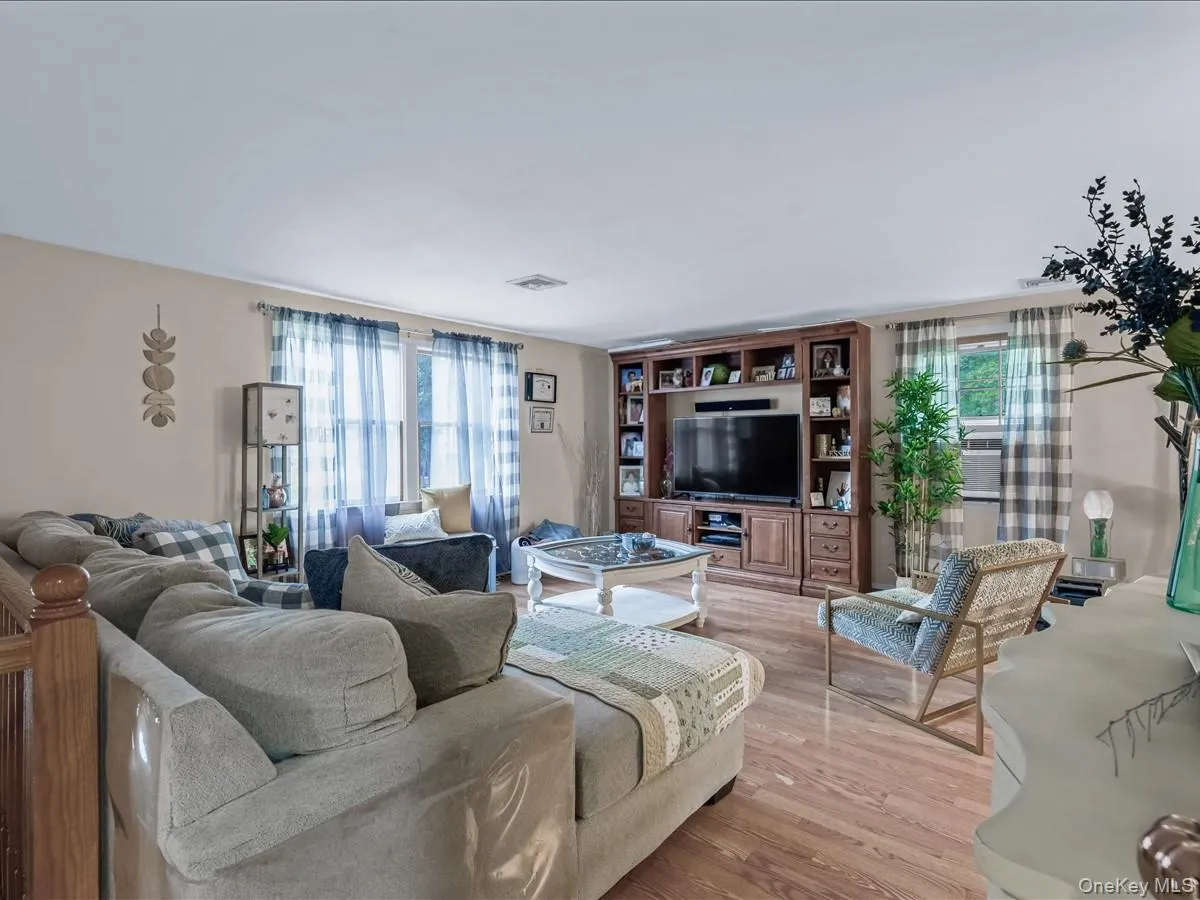 33 Winside Lane, Brookhaven, NY, 4 Bedrooms Bedrooms, 11 Rooms Rooms,3 BathroomsBathrooms,Residential,For Rent,Winside,0,1028079 33 Winside Lane, Brookhaven, NY, 4 Bedrooms Bedrooms, 11 Rooms Rooms,3 BathroomsBathrooms,Residential,For Rent,Winside,0,1028079