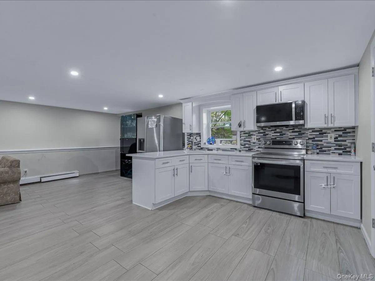 33 Winside Lane, Brookhaven, NY, 4 Bedrooms Bedrooms, 11 Rooms Rooms,3 BathroomsBathrooms,Residential,For Rent,Winside,0,1028079 33 Winside Lane, Brookhaven, NY, 4 Bedrooms Bedrooms, 11 Rooms Rooms,3 BathroomsBathrooms,Residential,For Rent,Winside,0,1028079