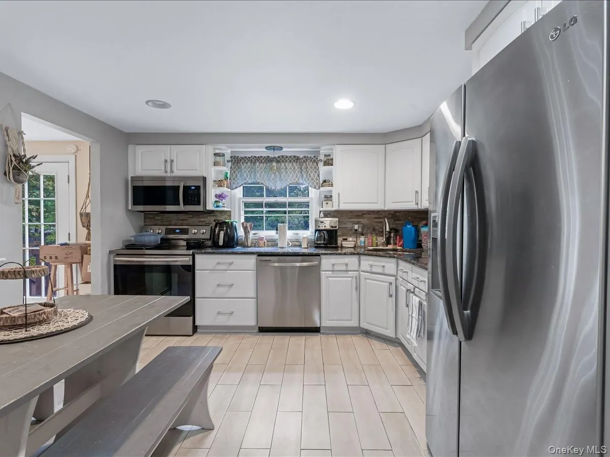 33 Winside Lane, Brookhaven, NY, 4 Bedrooms Bedrooms, 11 Rooms Rooms,3 BathroomsBathrooms,Residential,For Rent,Winside,0,1028079 33 Winside Lane, Brookhaven, NY, 4 Bedrooms Bedrooms, 11 Rooms Rooms,3 BathroomsBathrooms,Residential,For Rent,Winside,0,1028079