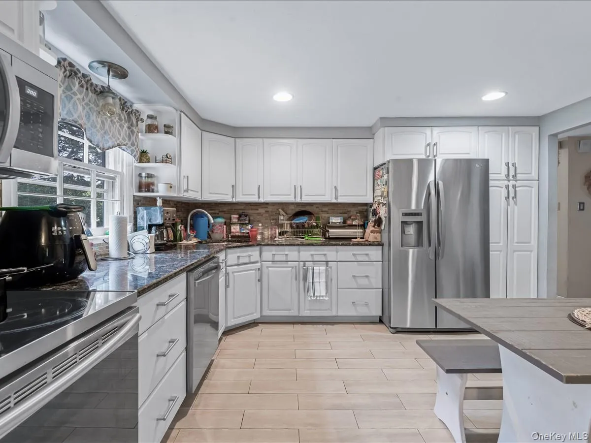 33 Winside Lane, Brookhaven, NY, 4 Bedrooms Bedrooms, 11 Rooms Rooms,3 BathroomsBathrooms,Residential,For Rent,Winside,0,1028079 33 Winside Lane, Brookhaven, NY, 4 Bedrooms Bedrooms, 11 Rooms Rooms,3 BathroomsBathrooms,Residential,For Rent,Winside,0,1028079