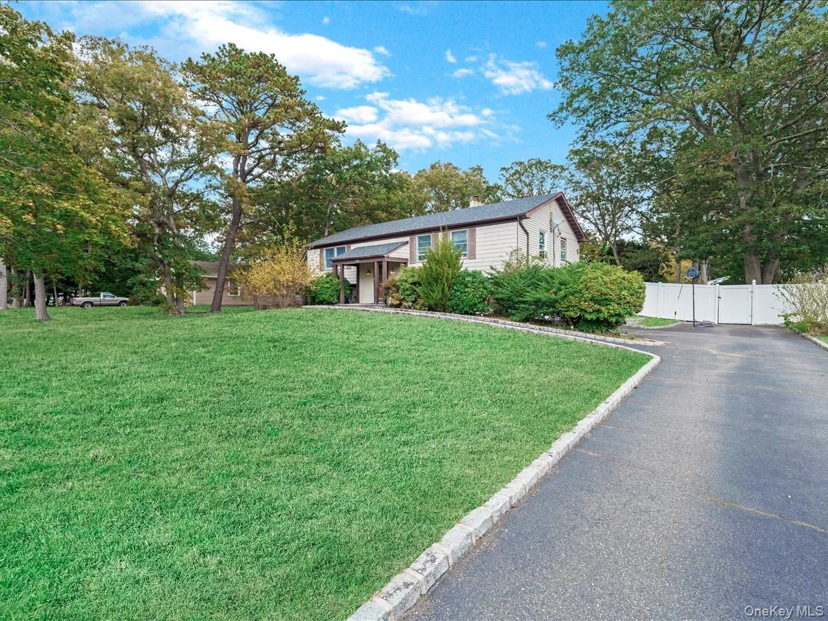 33 Winside Lane, Brookhaven, NY, 4 Bedrooms Bedrooms, 11 Rooms Rooms,3 BathroomsBathrooms,Residential,For Rent,Winside,0,1028079 33 Winside Lane, Brookhaven, NY, 4 Bedrooms Bedrooms, 11 Rooms Rooms,3 BathroomsBathrooms,Residential,For Rent,Winside,0,1028079