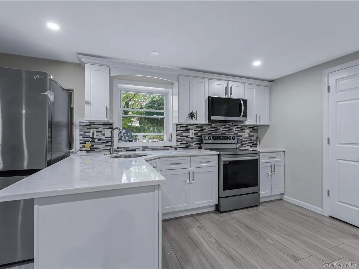 33 Winside Lane, Brookhaven, NY, 4 Bedrooms Bedrooms, 11 Rooms Rooms,3 BathroomsBathrooms,Residential,For Rent,Winside,0,1028079 33 Winside Lane, Brookhaven, NY, 4 Bedrooms Bedrooms, 11 Rooms Rooms,3 BathroomsBathrooms,Residential,For Rent,Winside,0,1028079