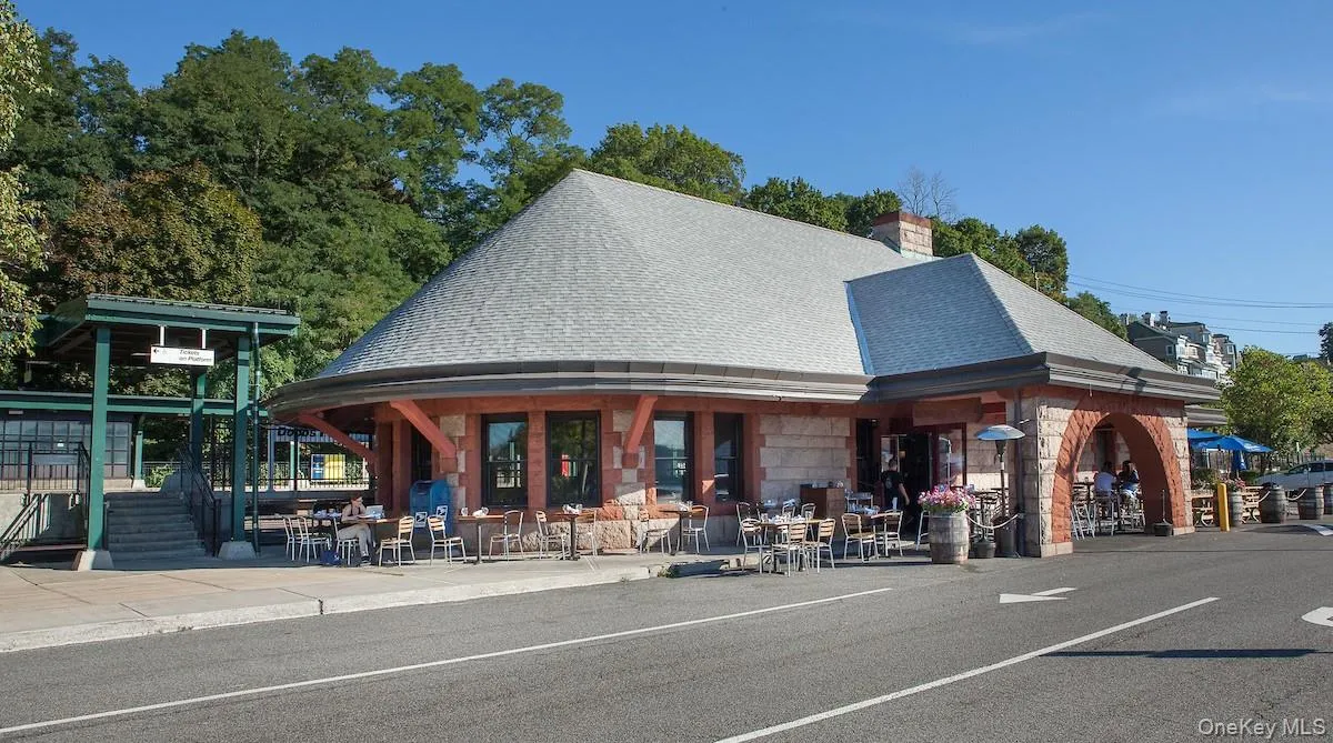 Dobbs Ferry Train Station Dobbs Ferry Train Station
