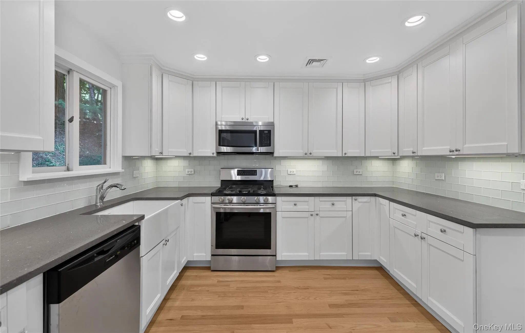 64 Bradley Street, Greenburgh, NY, 2 Bedrooms Bedrooms, 4 Rooms Rooms,2 BathroomsBathrooms,Residential,For Rent,Bradley,0,1028082 64 Bradley Street, Greenburgh, NY, 2 Bedrooms Bedrooms, 4 Rooms Rooms,2 BathroomsBathrooms,Residential,For Rent,Bradley,0,1028082