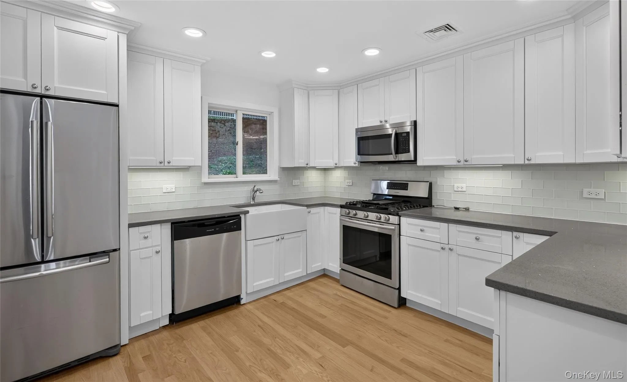 64 Bradley Street, Greenburgh, NY, 2 Bedrooms Bedrooms, 4 Rooms Rooms,2 BathroomsBathrooms,Residential,For Rent,Bradley,0,1028082 64 Bradley Street, Greenburgh, NY, 2 Bedrooms Bedrooms, 4 Rooms Rooms,2 BathroomsBathrooms,Residential,For Rent,Bradley,0,1028082