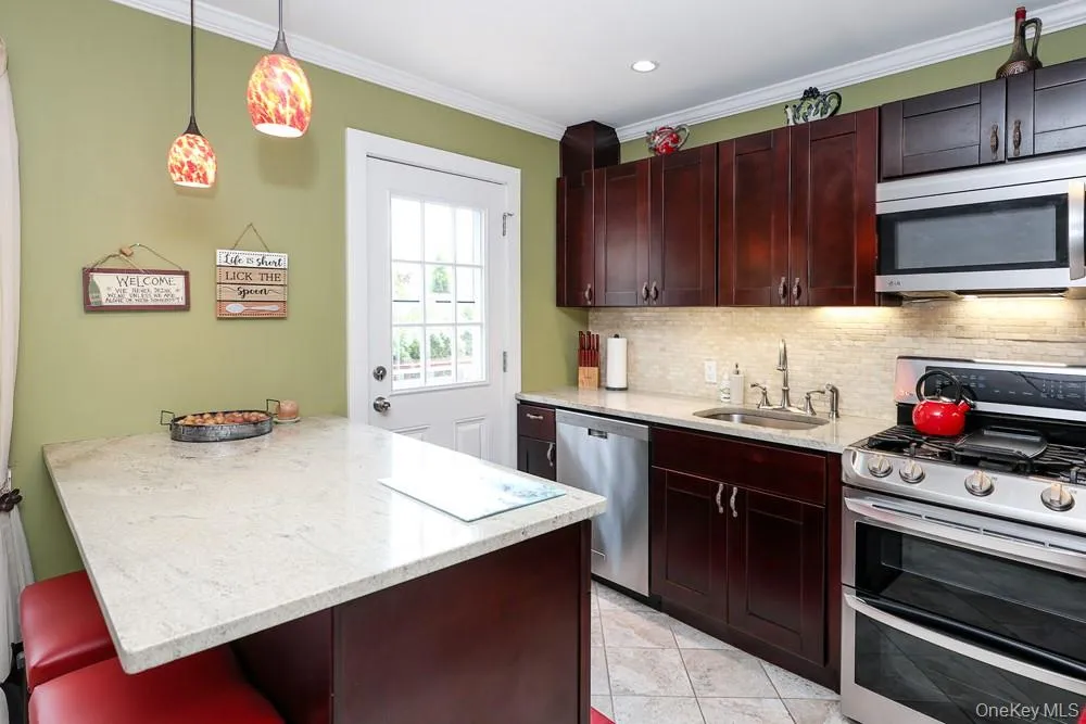 247-28 76th Avenue, New York, NY, 2 Bedrooms Bedrooms, 4 Rooms Rooms,1 BathroomBathrooms,Residential,For Rent,76th,0,1028088 247-28 76th Avenue, New York, NY, 2 Bedrooms Bedrooms, 4 Rooms Rooms,1 BathroomBathrooms,Residential,For Rent,76th,0,1028088