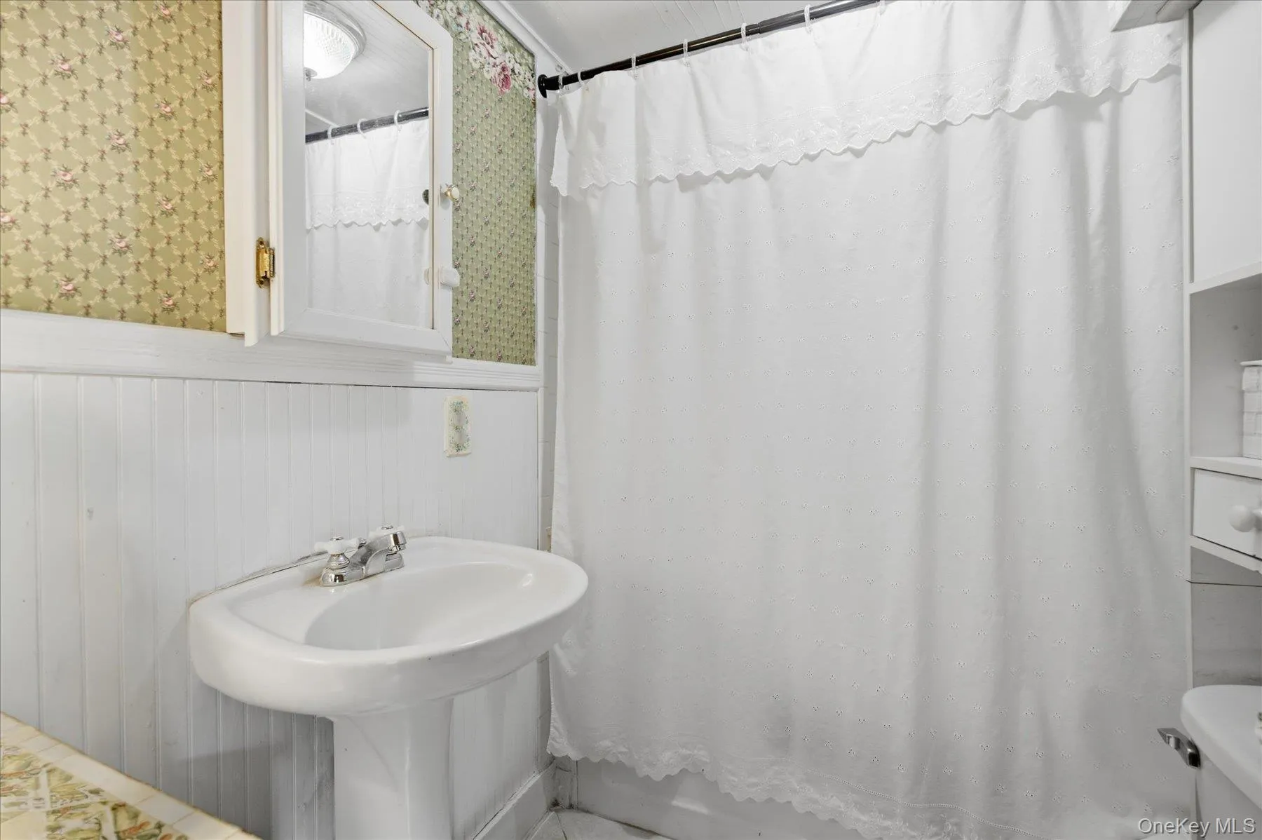 308 Monsell Place, Southold, NY, 3 Bedrooms Bedrooms, 6 Rooms Rooms,1 BathroomBathrooms,Residential,For Rent,Monsell,0,1028101 308 Monsell Place, Southold, NY, 3 Bedrooms Bedrooms, 6 Rooms Rooms,1 BathroomBathrooms,Residential,For Rent,Monsell,0,1028101