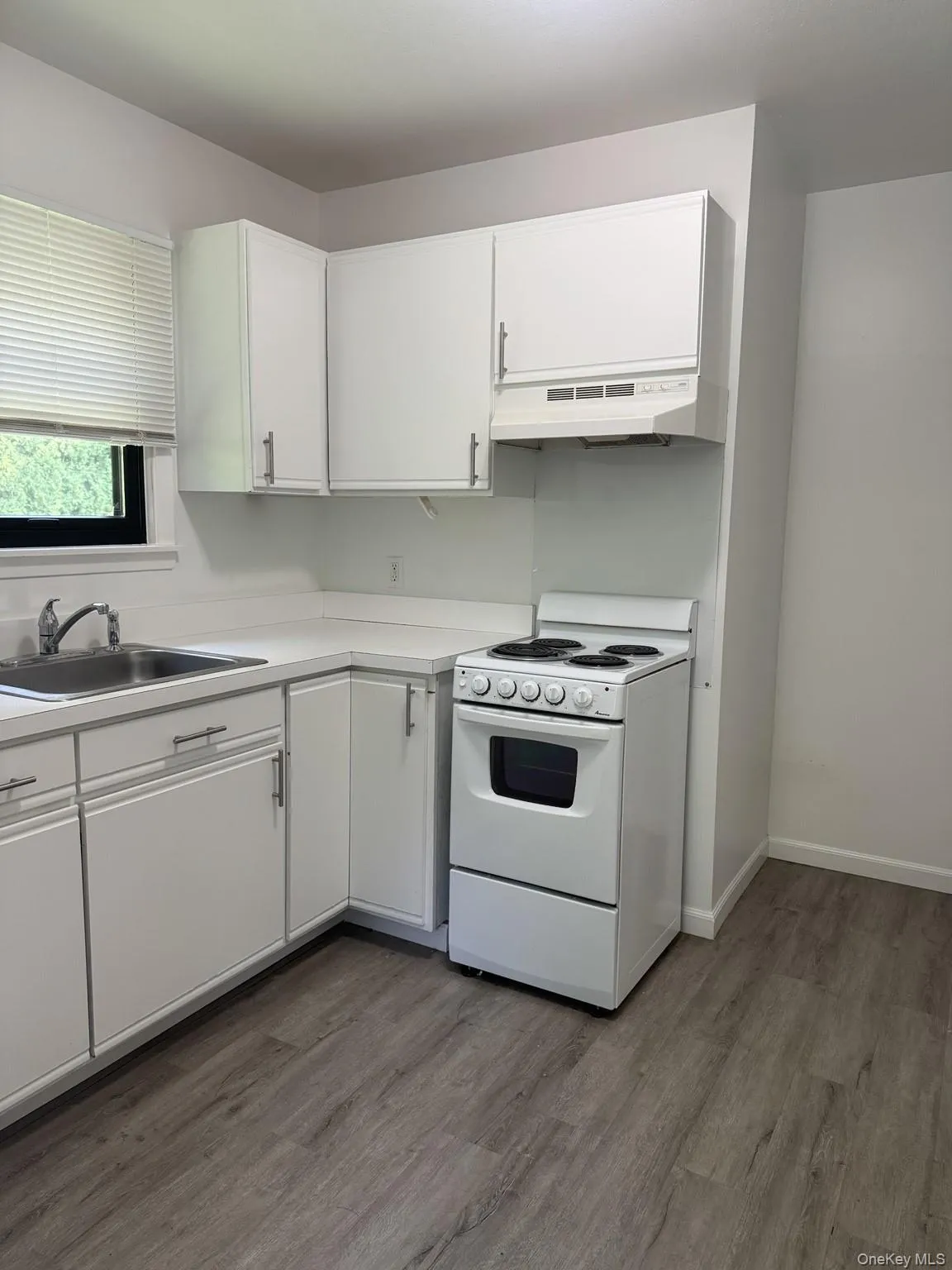 27 Stuart Drive, Brookhaven, NY, 1 Bedroom Bedrooms, 4 Rooms Rooms,1 BathroomBathrooms,Residential Lease,For Rent,Stuart,0,1028102 27 Stuart Drive, Brookhaven, NY, 1 Bedroom Bedrooms, 4 Rooms Rooms,1 BathroomBathrooms,Residential Lease,For Rent,Stuart,0,1028102
