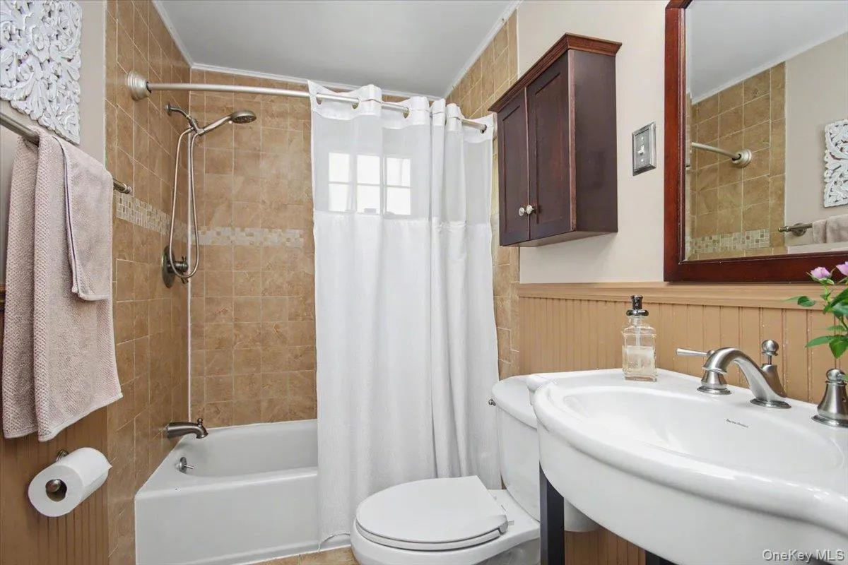9 Mansion Drive, Hyde Park, NY, 4 Bedrooms Bedrooms, 8 Rooms Rooms,1 BathroomBathrooms,Residential,For Rent,Mansion,0,1028116 9 Mansion Drive, Hyde Park, NY, 4 Bedrooms Bedrooms, 8 Rooms Rooms,1 BathroomBathrooms,Residential,For Rent,Mansion,0,1028116