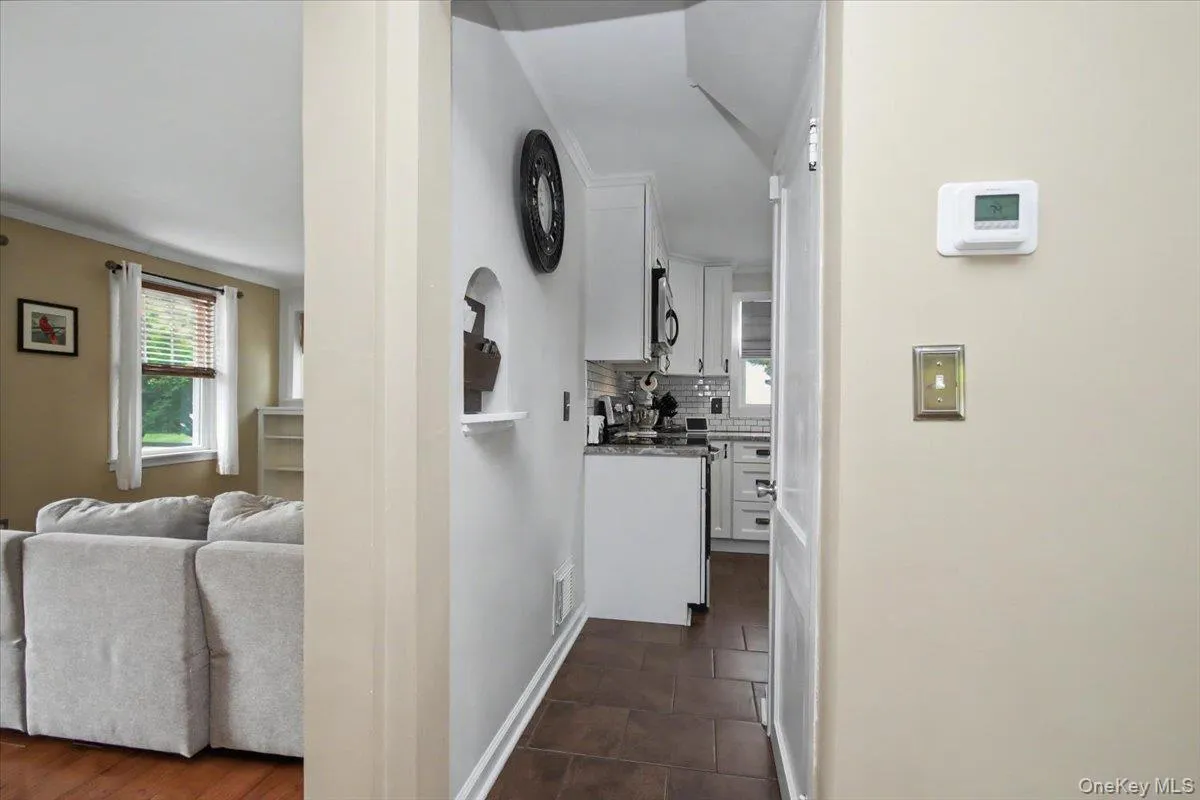 9 Mansion Drive, Hyde Park, NY, 4 Bedrooms Bedrooms, 8 Rooms Rooms,1 BathroomBathrooms,Residential,For Rent,Mansion,0,1028116 9 Mansion Drive, Hyde Park, NY, 4 Bedrooms Bedrooms, 8 Rooms Rooms,1 BathroomBathrooms,Residential,For Rent,Mansion,0,1028116