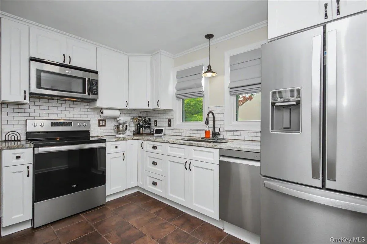 9 Mansion Drive, Hyde Park, NY, 4 Bedrooms Bedrooms, 8 Rooms Rooms,1 BathroomBathrooms,Residential,For Rent,Mansion,0,1028116 9 Mansion Drive, Hyde Park, NY, 4 Bedrooms Bedrooms, 8 Rooms Rooms,1 BathroomBathrooms,Residential,For Rent,Mansion,0,1028116