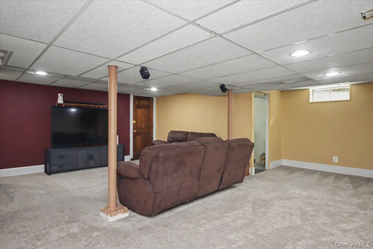 9 Mansion Drive, Hyde Park, NY, 4 Bedrooms Bedrooms, 8 Rooms Rooms,1 BathroomBathrooms,Residential,For Rent,Mansion,0,1028116 9 Mansion Drive, Hyde Park, NY, 4 Bedrooms Bedrooms, 8 Rooms Rooms,1 BathroomBathrooms,Residential,For Rent,Mansion,0,1028116
