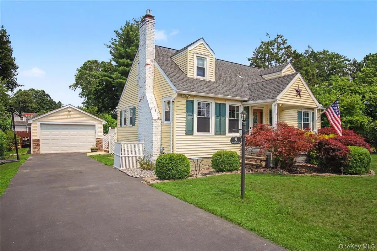 9 Mansion Drive, Hyde Park, NY, 4 Bedrooms Bedrooms, 8 Rooms Rooms,1 BathroomBathrooms,Residential,For Rent,Mansion,0,1028116 9 Mansion Drive, Hyde Park, NY, 4 Bedrooms Bedrooms, 8 Rooms Rooms,1 BathroomBathrooms,Residential,For Rent,Mansion,0,1028116