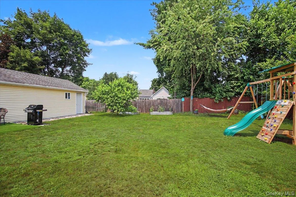 9 Mansion Drive, Hyde Park, NY, 4 Bedrooms Bedrooms, 8 Rooms Rooms,1 BathroomBathrooms,Residential,For Rent,Mansion,0,1028116 9 Mansion Drive, Hyde Park, NY, 4 Bedrooms Bedrooms, 8 Rooms Rooms,1 BathroomBathrooms,Residential,For Rent,Mansion,0,1028116