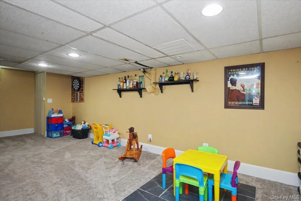 9 Mansion Drive, Hyde Park, NY, 4 Bedrooms Bedrooms, 8 Rooms Rooms,1 BathroomBathrooms,Residential,For Rent,Mansion,0,1028116 9 Mansion Drive, Hyde Park, NY, 4 Bedrooms Bedrooms, 8 Rooms Rooms,1 BathroomBathrooms,Residential,For Rent,Mansion,0,1028116
