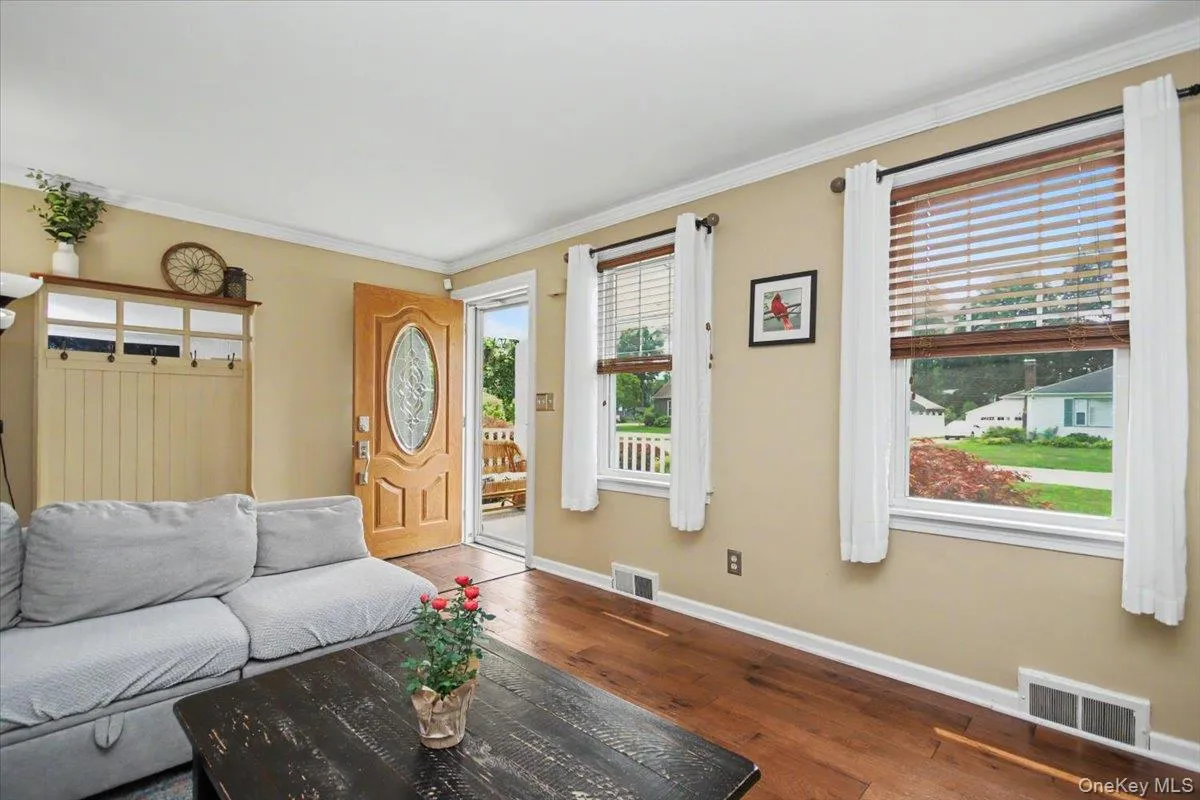 9 Mansion Drive, Hyde Park, NY, 4 Bedrooms Bedrooms, 8 Rooms Rooms,1 BathroomBathrooms,Residential,For Rent,Mansion,0,1028116 9 Mansion Drive, Hyde Park, NY, 4 Bedrooms Bedrooms, 8 Rooms Rooms,1 BathroomBathrooms,Residential,For Rent,Mansion,0,1028116