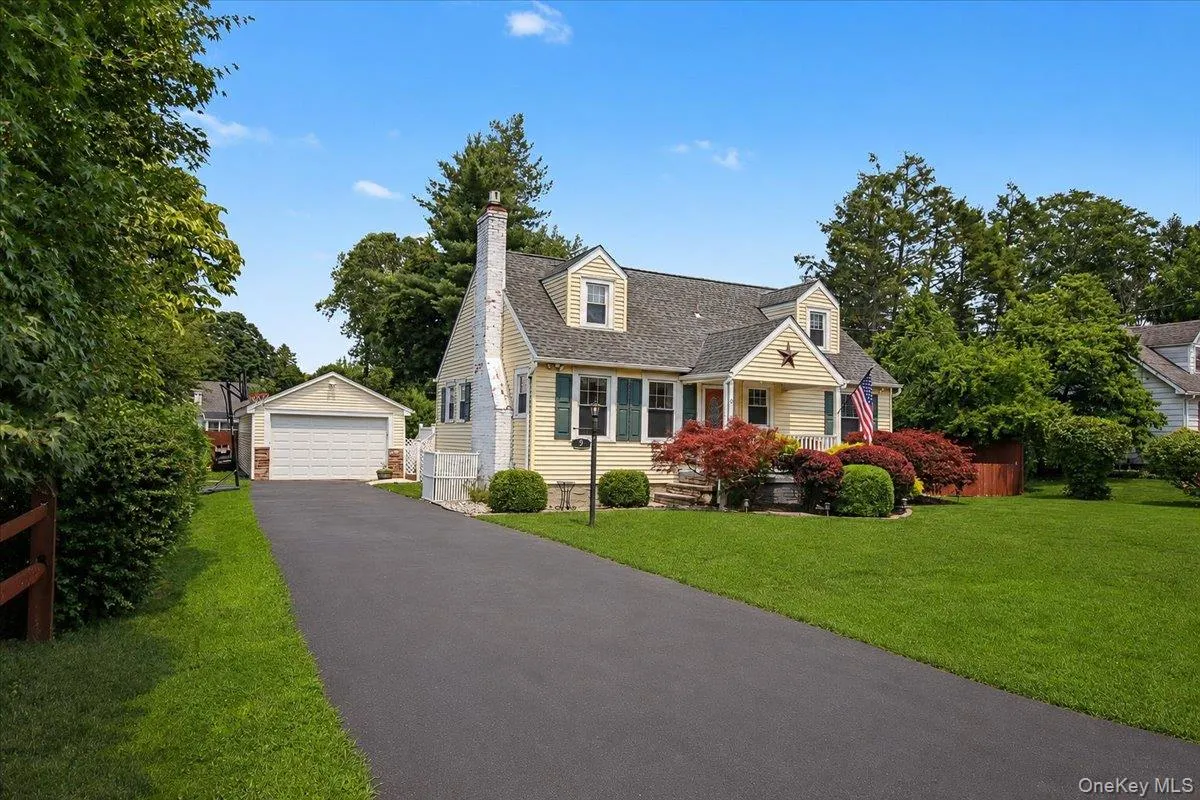 9 Mansion Drive, Hyde Park, NY, 4 Bedrooms Bedrooms, 8 Rooms Rooms,1 BathroomBathrooms,Residential,For Rent,Mansion,0,1028116 9 Mansion Drive, Hyde Park, NY, 4 Bedrooms Bedrooms, 8 Rooms Rooms,1 BathroomBathrooms,Residential,For Rent,Mansion,0,1028116