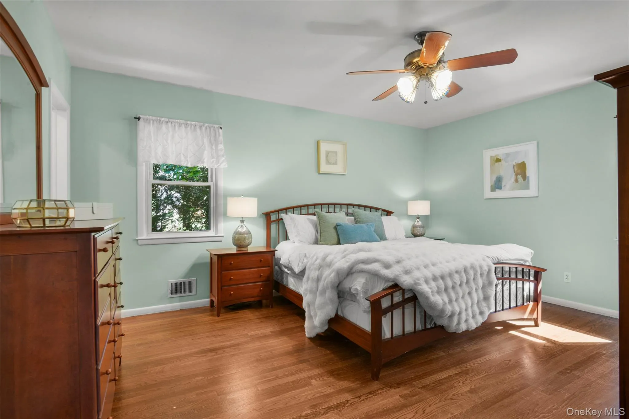 30 Antler Place, New Rochelle, NY, 4 Bedrooms Bedrooms, 8 Rooms Rooms,3 BathroomsBathrooms,Residential,For Rent,Antler,0,1028119 30 Antler Place, New Rochelle, NY, 4 Bedrooms Bedrooms, 8 Rooms Rooms,3 BathroomsBathrooms,Residential,For Rent,Antler,0,1028119