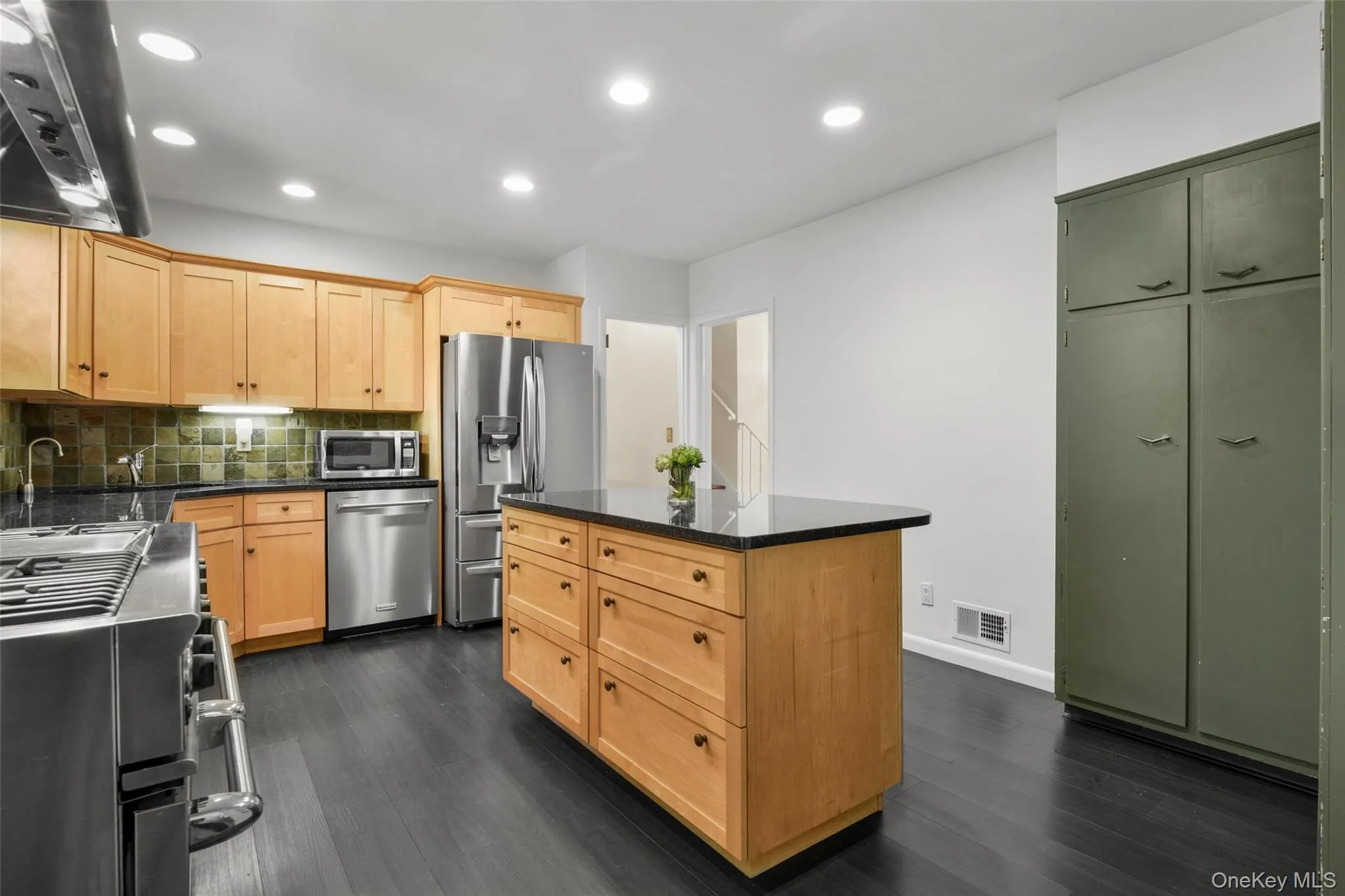 30 Antler Place, New Rochelle, NY, 4 Bedrooms Bedrooms, 8 Rooms Rooms,3 BathroomsBathrooms,Residential,For Rent,Antler,0,1028119 30 Antler Place, New Rochelle, NY, 4 Bedrooms Bedrooms, 8 Rooms Rooms,3 BathroomsBathrooms,Residential,For Rent,Antler,0,1028119