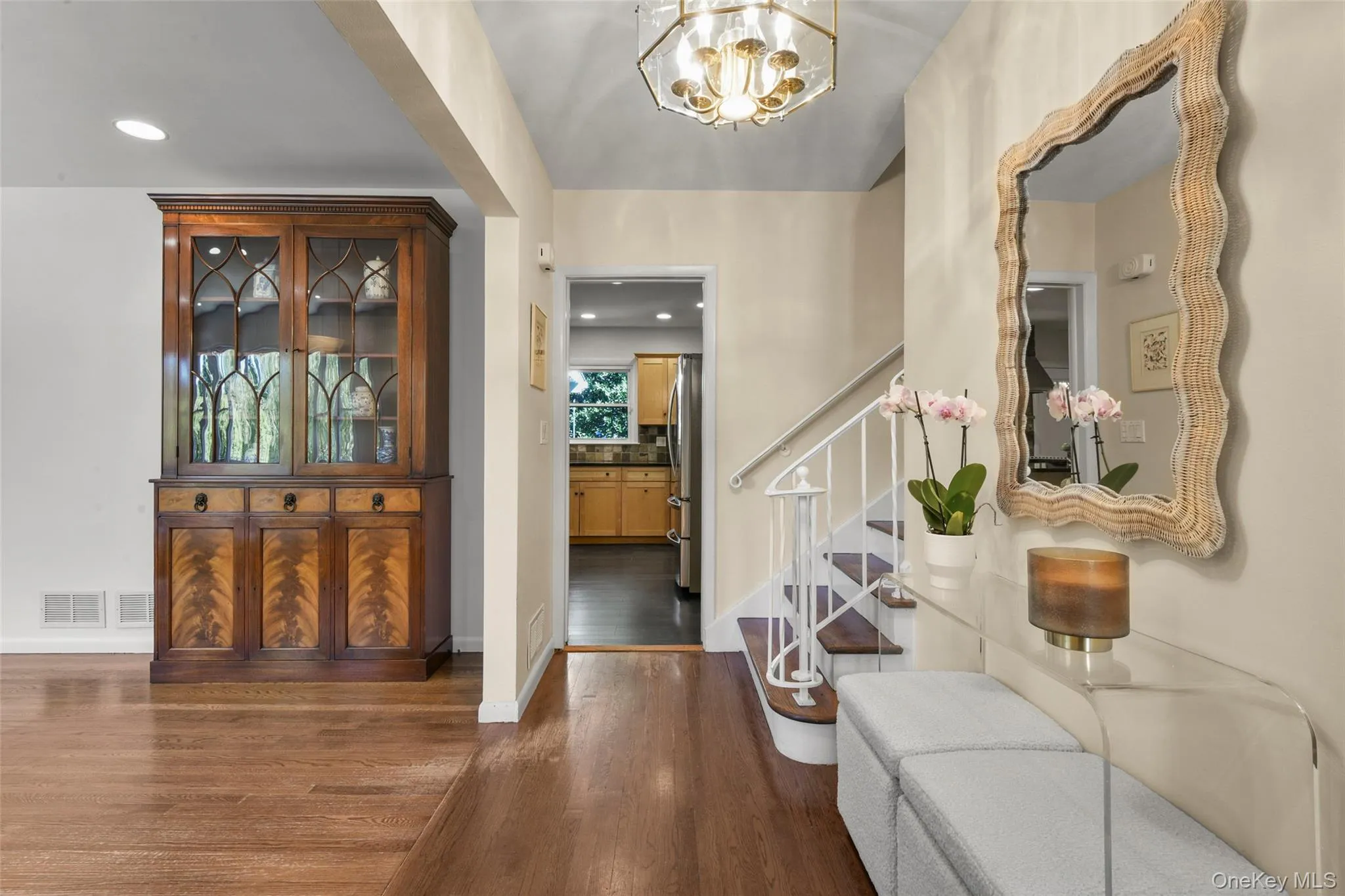 30 Antler Place, New Rochelle, NY, 4 Bedrooms Bedrooms, 8 Rooms Rooms,3 BathroomsBathrooms,Residential,For Rent,Antler,0,1028119 30 Antler Place, New Rochelle, NY, 4 Bedrooms Bedrooms, 8 Rooms Rooms,3 BathroomsBathrooms,Residential,For Rent,Antler,0,1028119