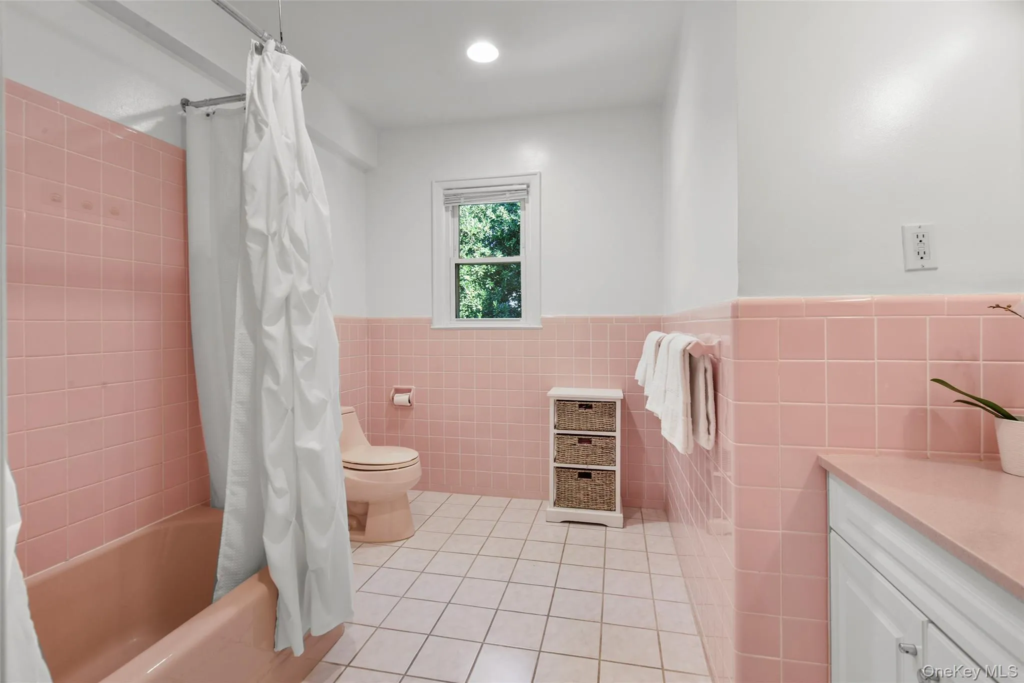30 Antler Place, New Rochelle, NY, 4 Bedrooms Bedrooms, 8 Rooms Rooms,3 BathroomsBathrooms,Residential,For Rent,Antler,0,1028119 30 Antler Place, New Rochelle, NY, 4 Bedrooms Bedrooms, 8 Rooms Rooms,3 BathroomsBathrooms,Residential,For Rent,Antler,0,1028119