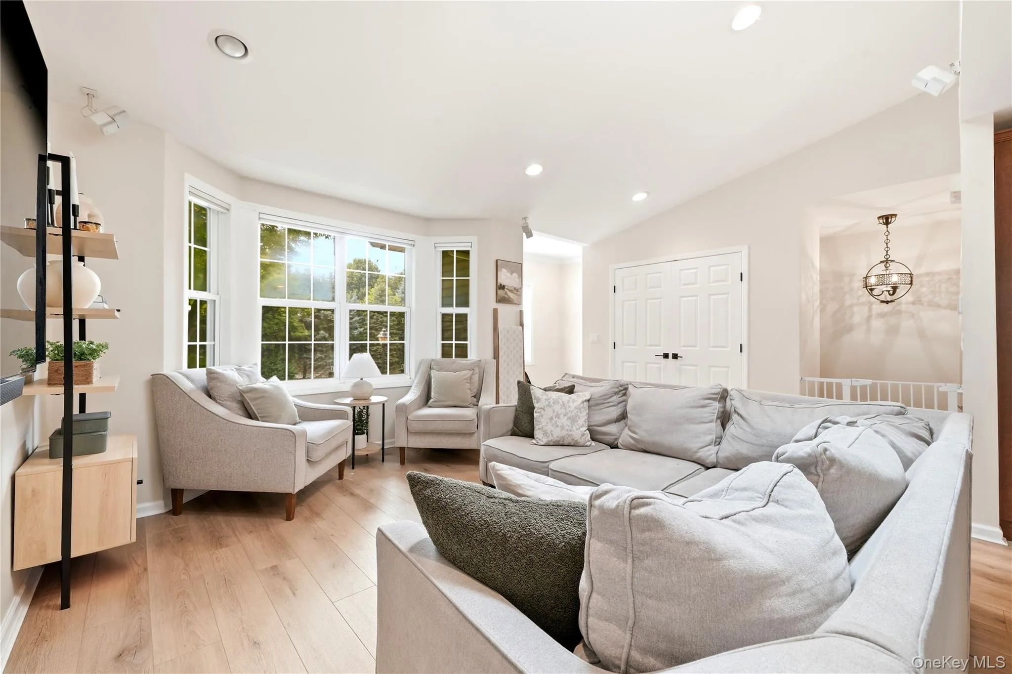 348 Medea Way, Islip, NY, 2 Bedrooms Bedrooms, 5 Rooms Rooms,2 BathroomsBathrooms,Residential,For Rent,Medea,0,1028128 348 Medea Way, Islip, NY, 2 Bedrooms Bedrooms, 5 Rooms Rooms,2 BathroomsBathrooms,Residential,For Rent,Medea,0,1028128