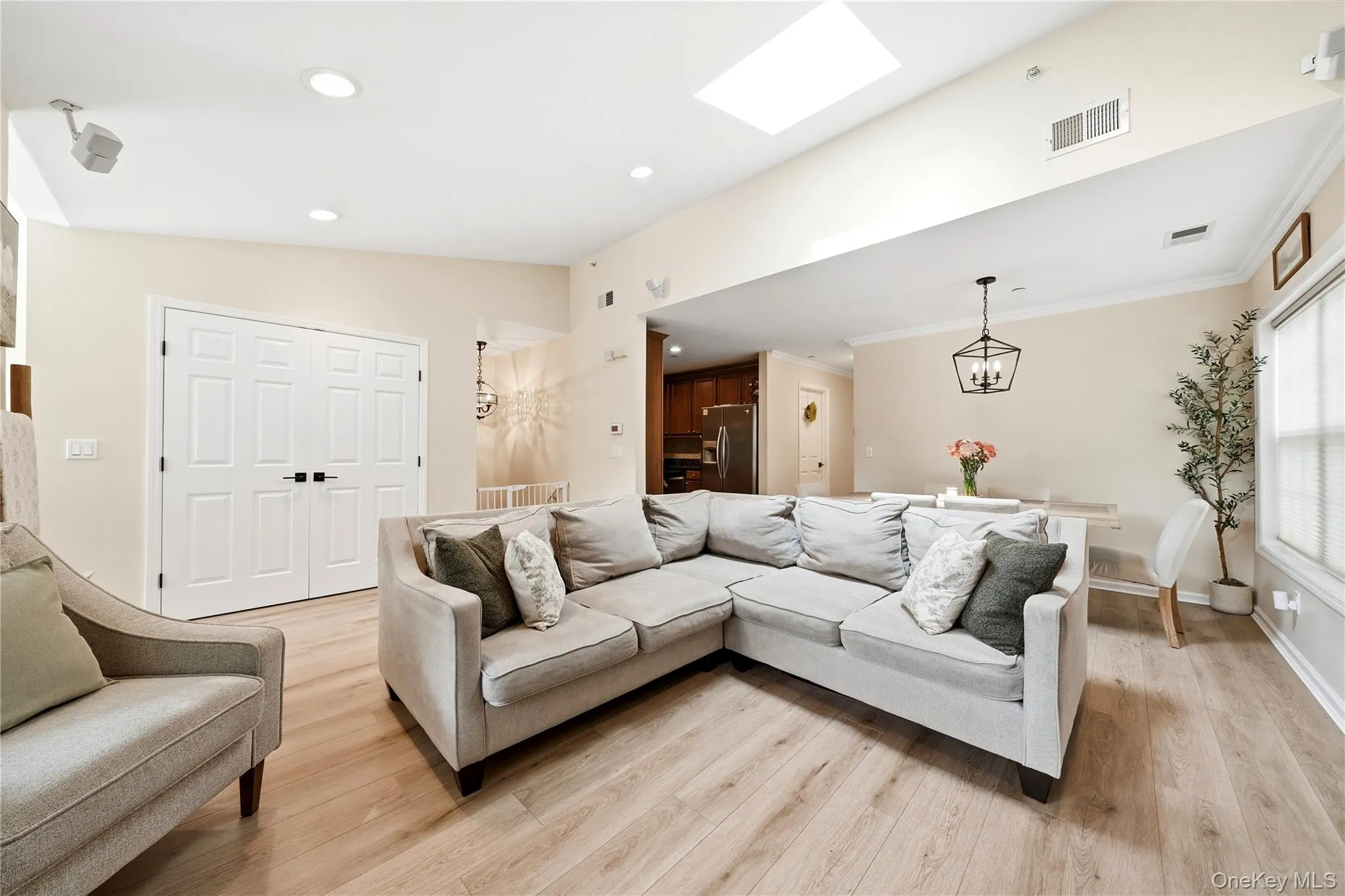 348 Medea Way, Islip, NY, 2 Bedrooms Bedrooms, 5 Rooms Rooms,2 BathroomsBathrooms,Residential,For Rent,Medea,0,1028128 348 Medea Way, Islip, NY, 2 Bedrooms Bedrooms, 5 Rooms Rooms,2 BathroomsBathrooms,Residential,For Rent,Medea,0,1028128