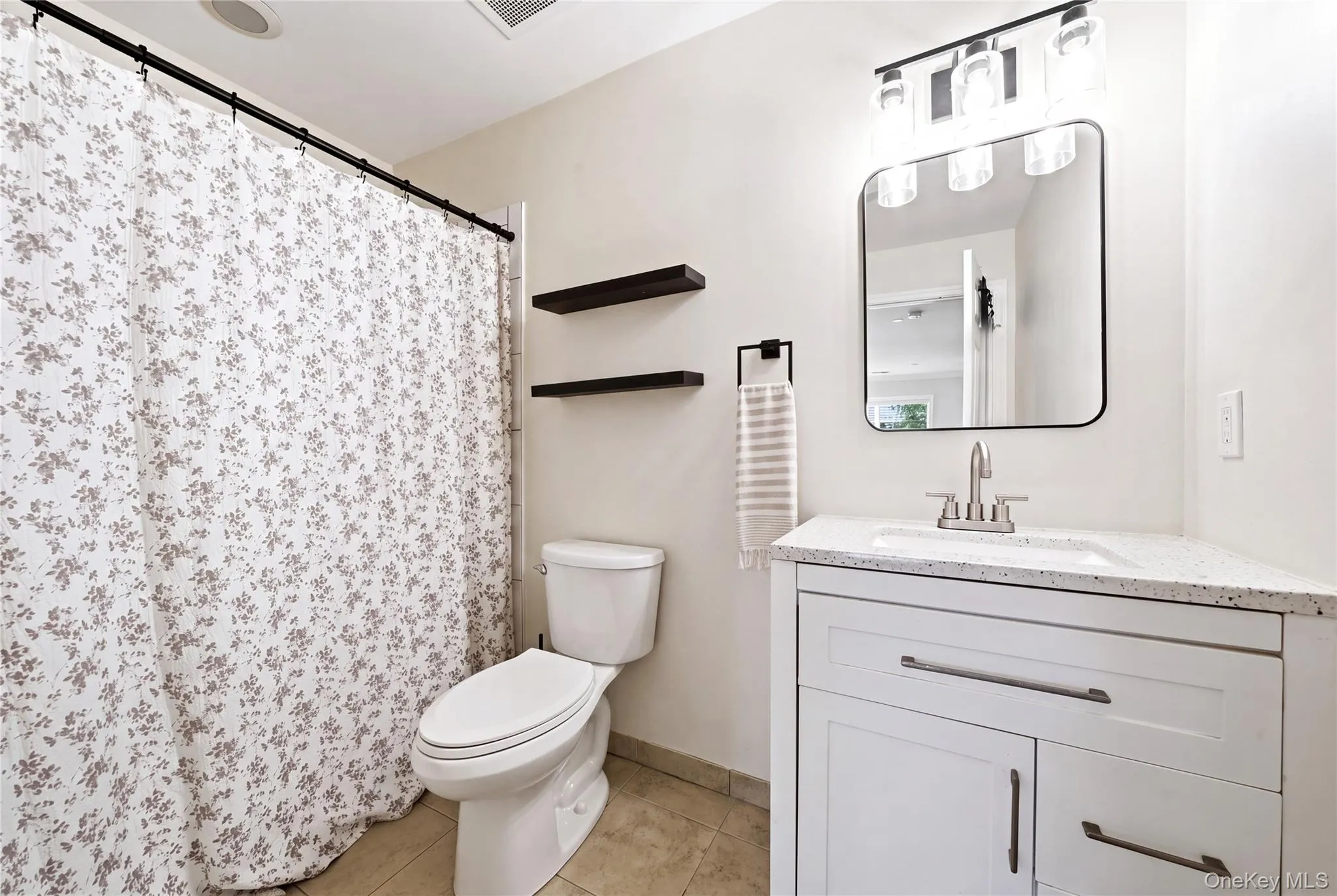 348 Medea Way, Islip, NY, 2 Bedrooms Bedrooms, 5 Rooms Rooms,2 BathroomsBathrooms,Residential,For Rent,Medea,0,1028128 348 Medea Way, Islip, NY, 2 Bedrooms Bedrooms, 5 Rooms Rooms,2 BathroomsBathrooms,Residential,For Rent,Medea,0,1028128