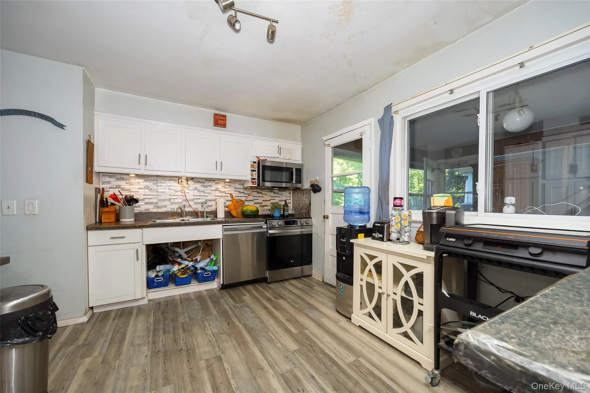 17 Ricky Lane, Poughkeepsie, NY, 3 Bedrooms Bedrooms, 9 Rooms Rooms,2 BathroomsBathrooms,Residential,For Rent,Ricky,0,1028143 17 Ricky Lane, Poughkeepsie, NY, 3 Bedrooms Bedrooms, 9 Rooms Rooms,2 BathroomsBathrooms,Residential,For Rent,Ricky,0,1028143