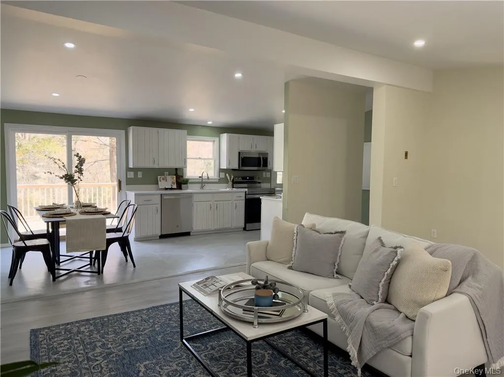 20A Apple Bee Farm Lane, Cortlandt, NY, 2 Bedrooms Bedrooms, 5 Rooms Rooms,2 BathroomsBathrooms,Residential Lease,For Rent,Apple Bee Farm,0,1028147 20A Apple Bee Farm Lane, Cortlandt, NY, 2 Bedrooms Bedrooms, 5 Rooms Rooms,2 BathroomsBathrooms,Residential Lease,For Rent,Apple Bee Farm,0,1028147
