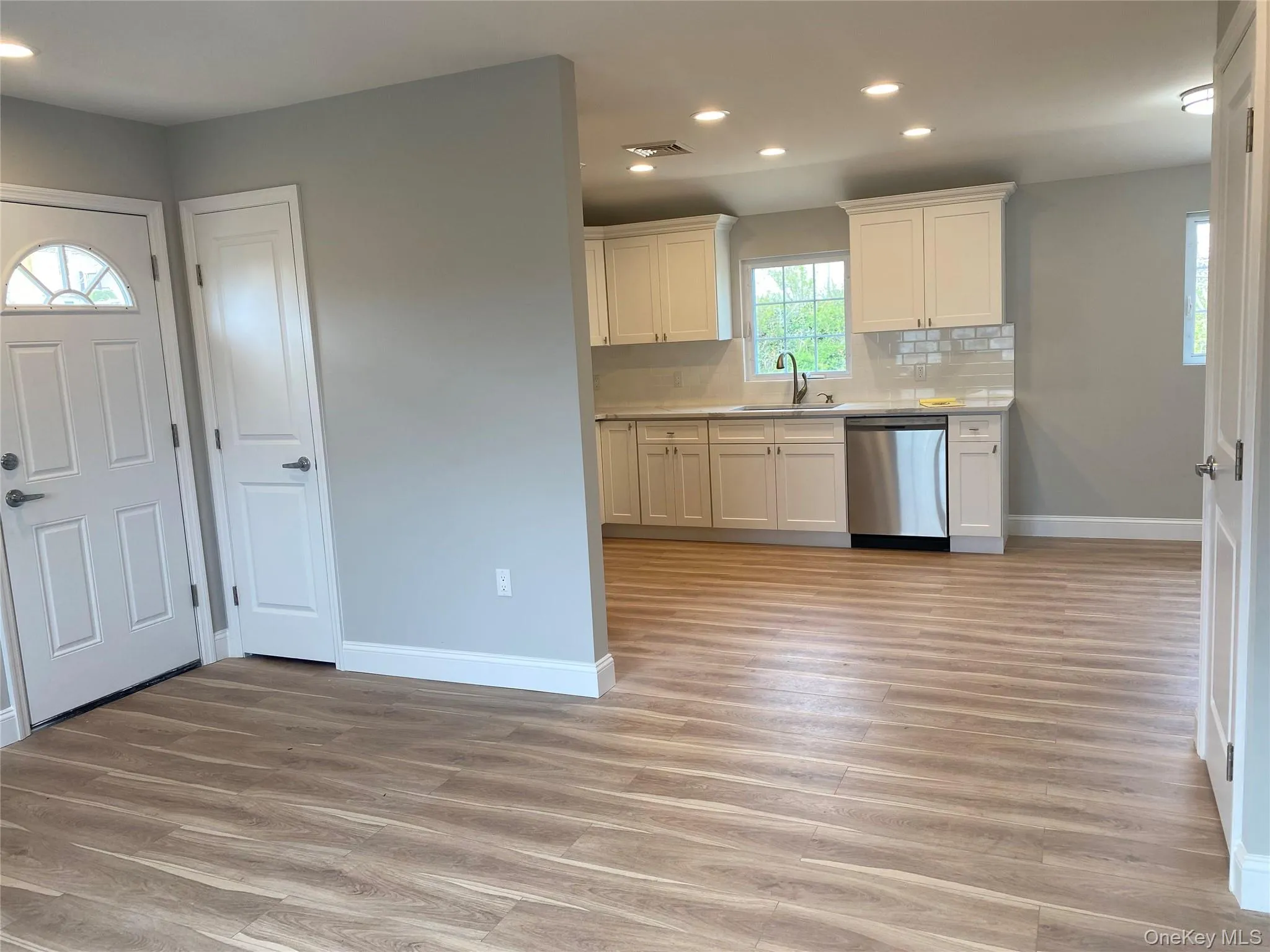 10 The Place, Oyster Bay, NY, 3 Bedrooms Bedrooms, 6 Rooms Rooms,1 BathroomBathrooms,Residential Lease,For Rent,The Place,0,1028169 10 The Place, Oyster Bay, NY, 3 Bedrooms Bedrooms, 6 Rooms Rooms,1 BathroomBathrooms,Residential Lease,For Rent,The Place,0,1028169