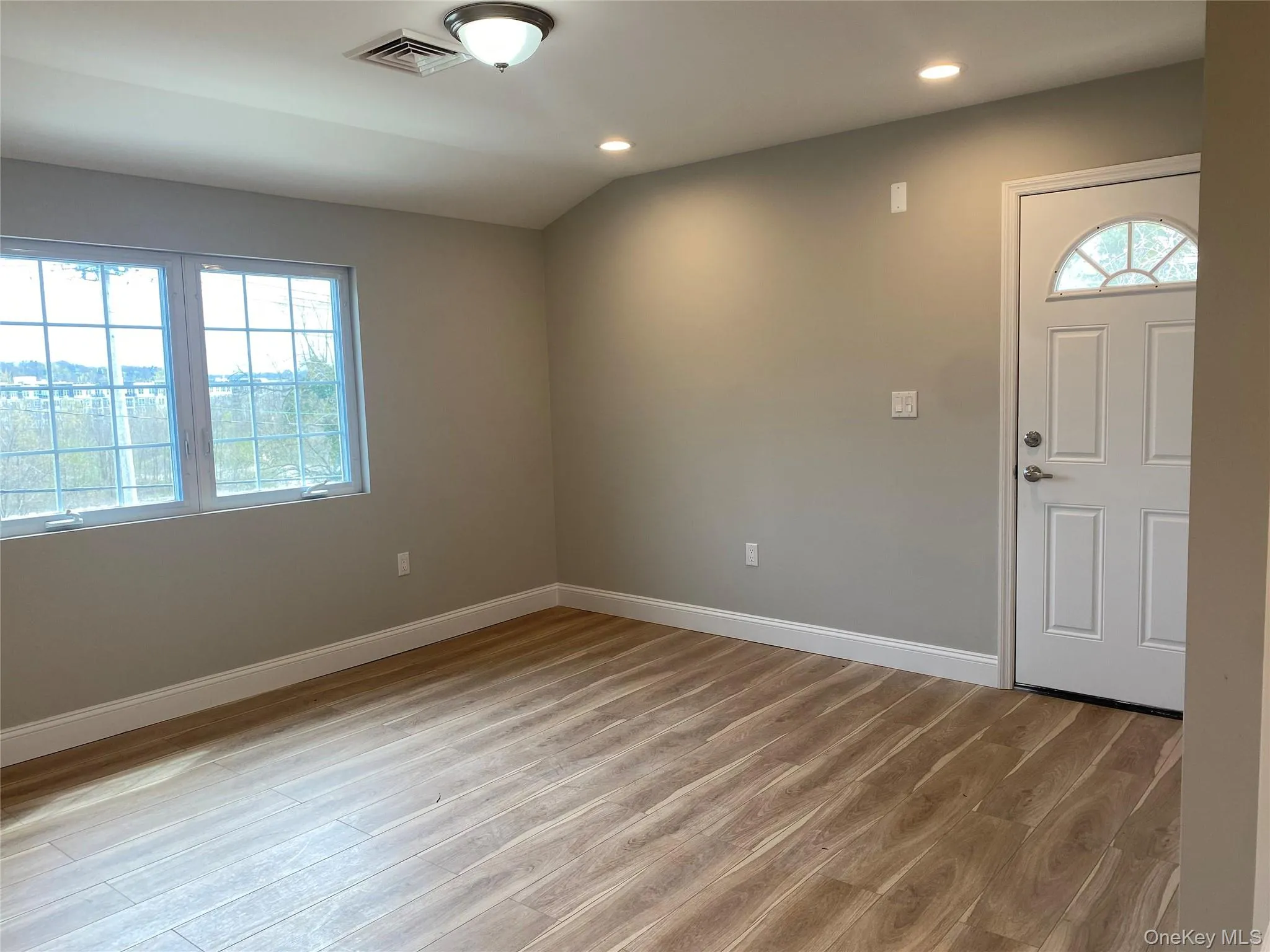 10 The Place, Oyster Bay, NY, 3 Bedrooms Bedrooms, 6 Rooms Rooms,1 BathroomBathrooms,Residential Lease,For Rent,The Place,0,1028169 10 The Place, Oyster Bay, NY, 3 Bedrooms Bedrooms, 6 Rooms Rooms,1 BathroomBathrooms,Residential Lease,For Rent,The Place,0,1028169