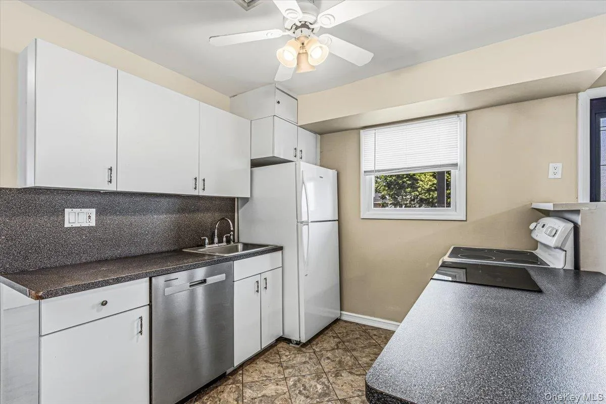 63 Kingfisher Road, Hempstead, NY, 4 Bedrooms Bedrooms, 11 Rooms Rooms,2 BathroomsBathrooms,Residential,For Rent,Kingfisher,0,1028173 63 Kingfisher Road, Hempstead, NY, 4 Bedrooms Bedrooms, 11 Rooms Rooms,2 BathroomsBathrooms,Residential,For Rent,Kingfisher,0,1028173