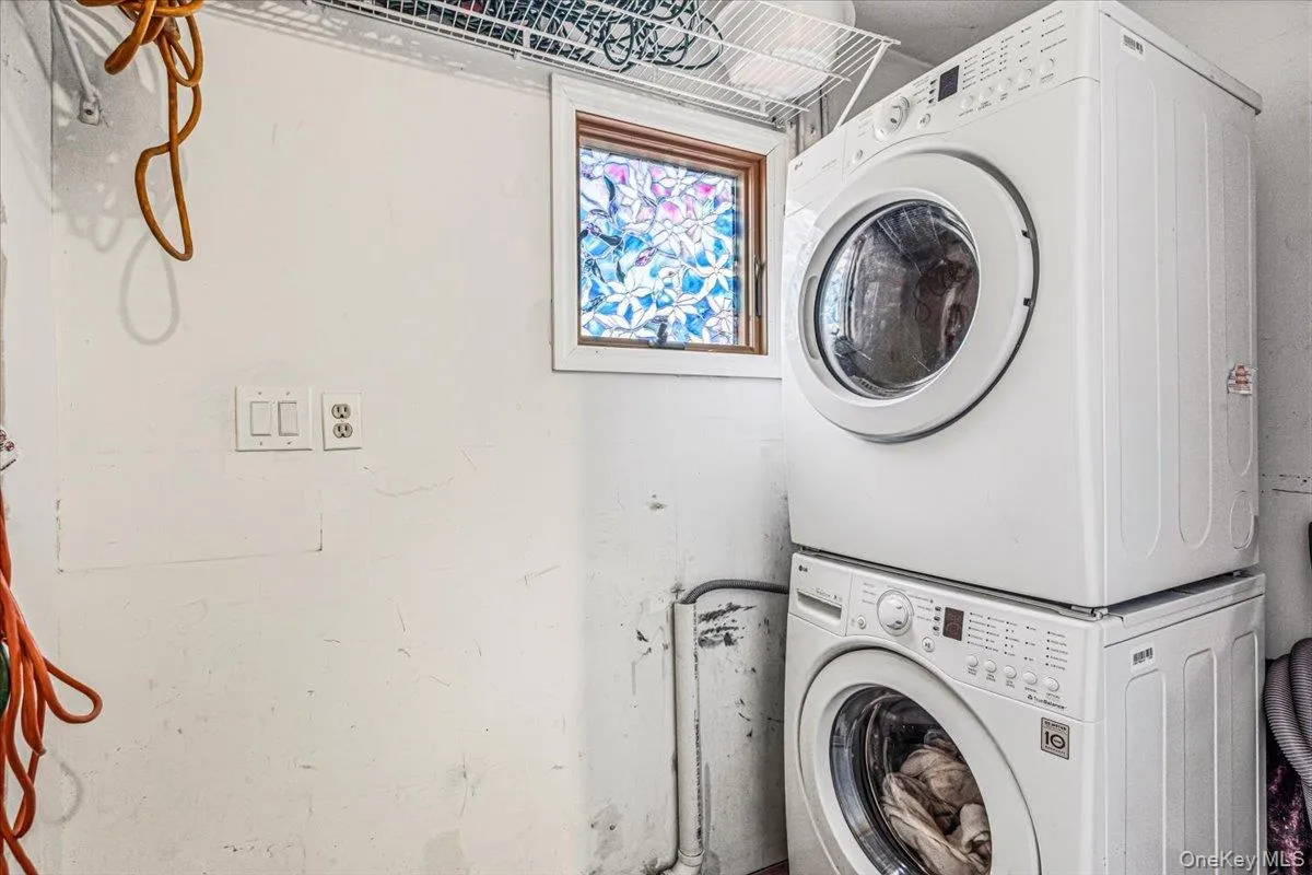 63 Kingfisher Road, Hempstead, NY, 4 Bedrooms Bedrooms, 11 Rooms Rooms,2 BathroomsBathrooms,Residential,For Rent,Kingfisher,0,1028173 63 Kingfisher Road, Hempstead, NY, 4 Bedrooms Bedrooms, 11 Rooms Rooms,2 BathroomsBathrooms,Residential,For Rent,Kingfisher,0,1028173