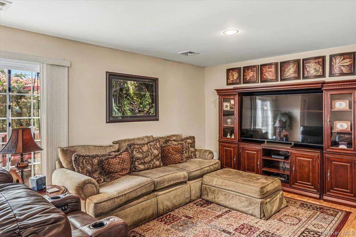 63 Kingfisher Road, Hempstead, NY, 4 Bedrooms Bedrooms, 11 Rooms Rooms,2 BathroomsBathrooms,Residential,For Rent,Kingfisher,0,1028173 63 Kingfisher Road, Hempstead, NY, 4 Bedrooms Bedrooms, 11 Rooms Rooms,2 BathroomsBathrooms,Residential,For Rent,Kingfisher,0,1028173