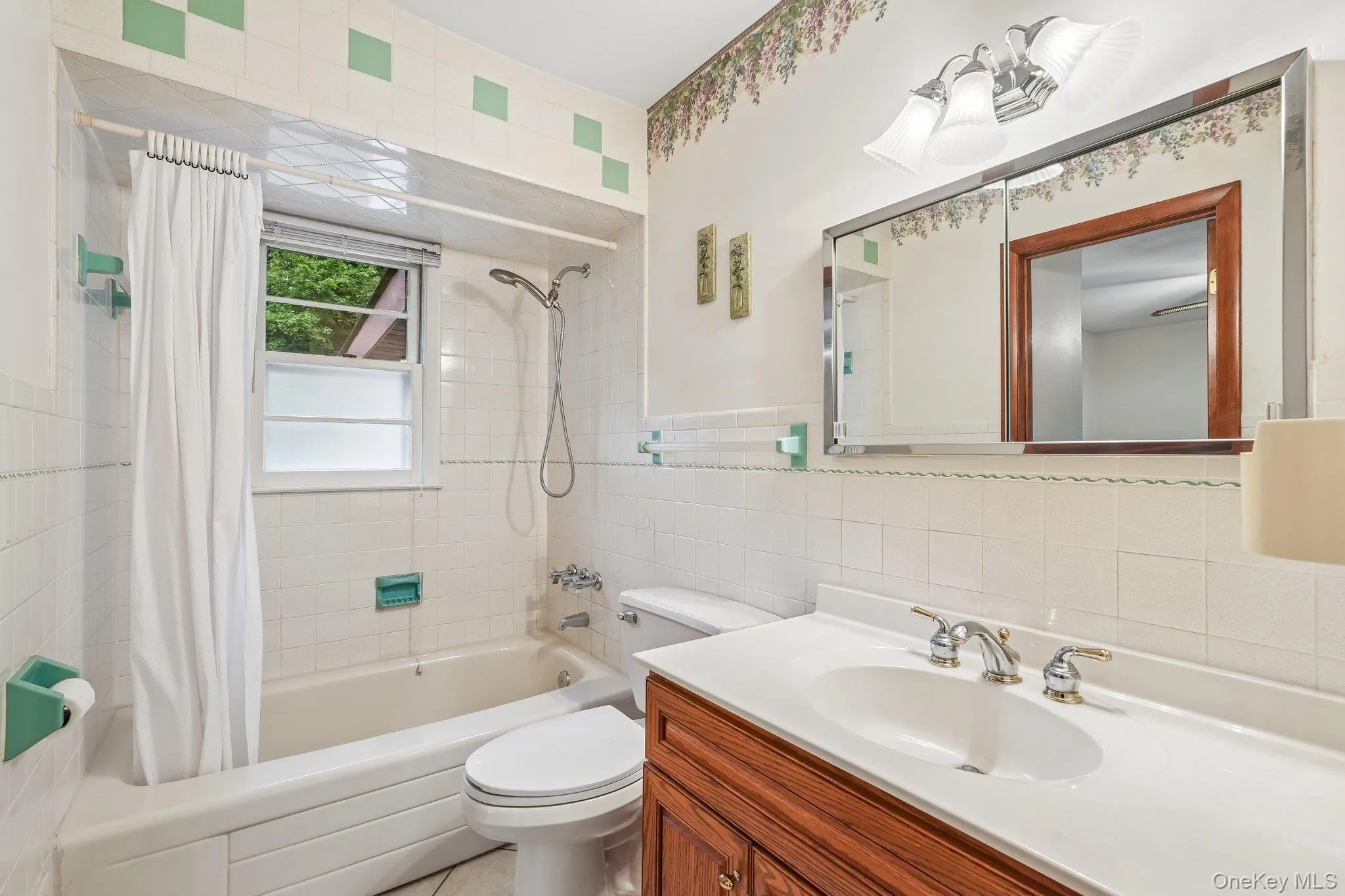 Hallway full bath with tub/shower Hallway full bath with tub/shower