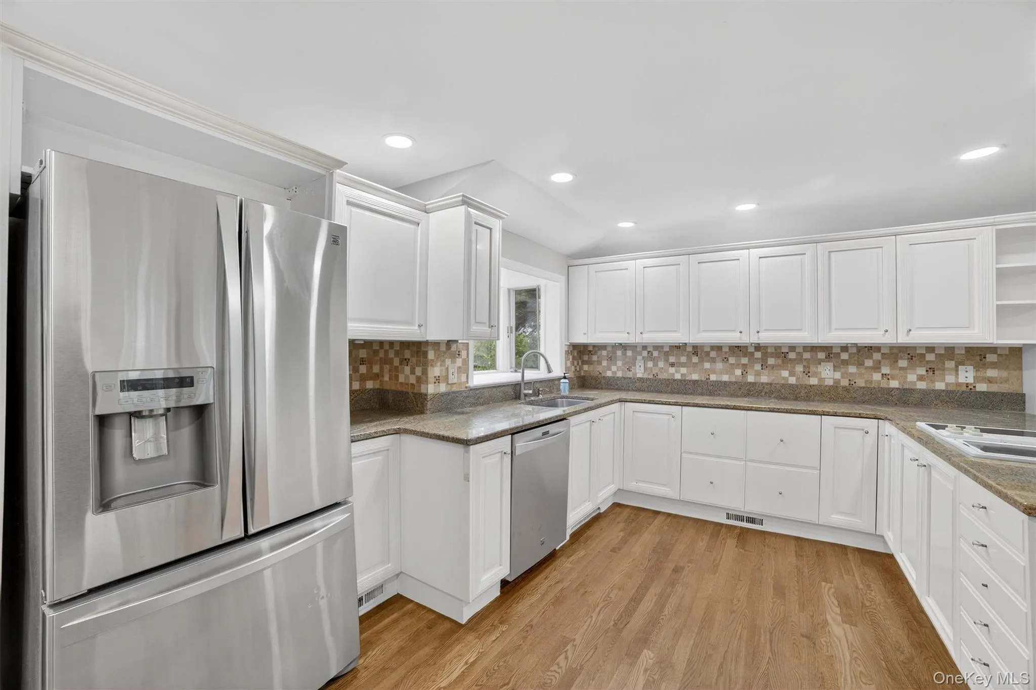 Eat-in Kitchen with door out to Screened-in Porch Eat-in Kitchen with door out to Screened-in Porch