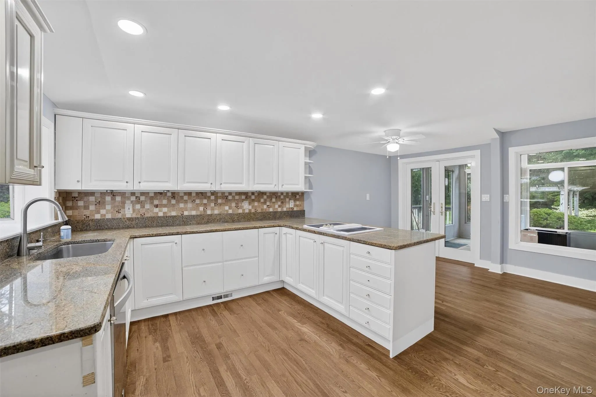 Eat-in Kitchen with door out to Screened-in Porch Eat-in Kitchen with door out to Screened-in Porch