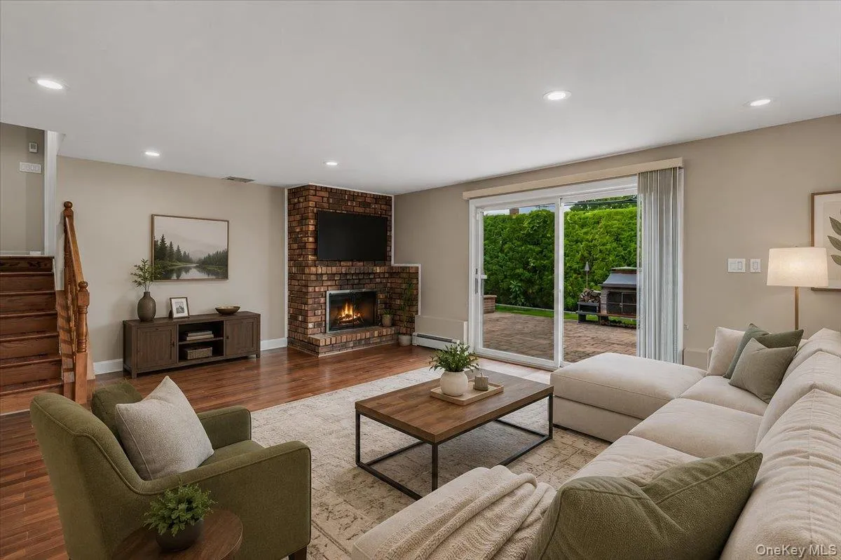 34 Duke Drive, North Hempstead, NY, 5 Bedrooms Bedrooms, 10 Rooms Rooms,4 BathroomsBathrooms,Residential,For Rent,Duke,0,1028193 34 Duke Drive, North Hempstead, NY, 5 Bedrooms Bedrooms, 10 Rooms Rooms,4 BathroomsBathrooms,Residential,For Rent,Duke,0,1028193